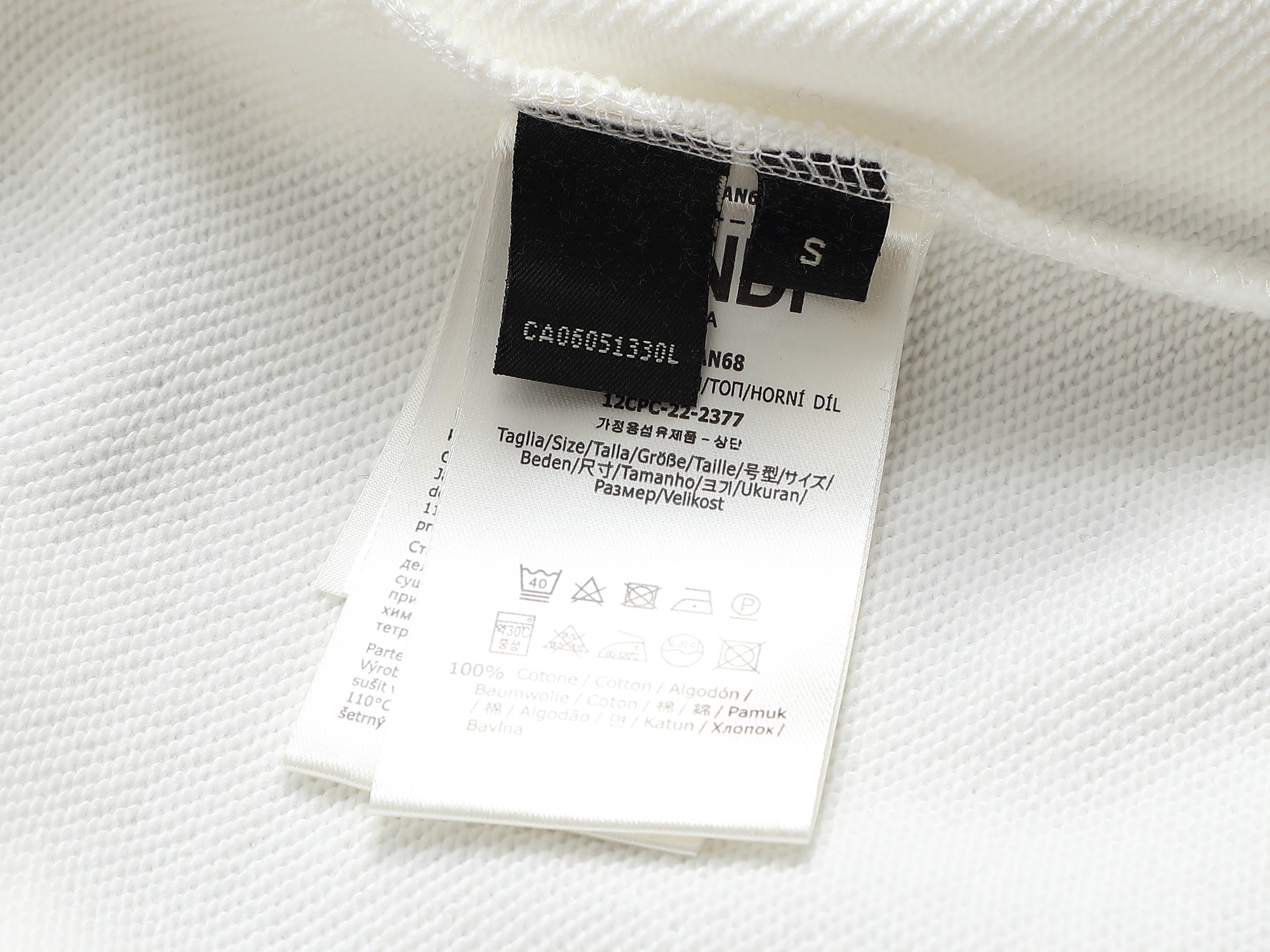 
FENDI/芬迪 420克连帽卫衣
经典印花双FLOGO标识
官方同步  高版本 高品质
时尚个性  