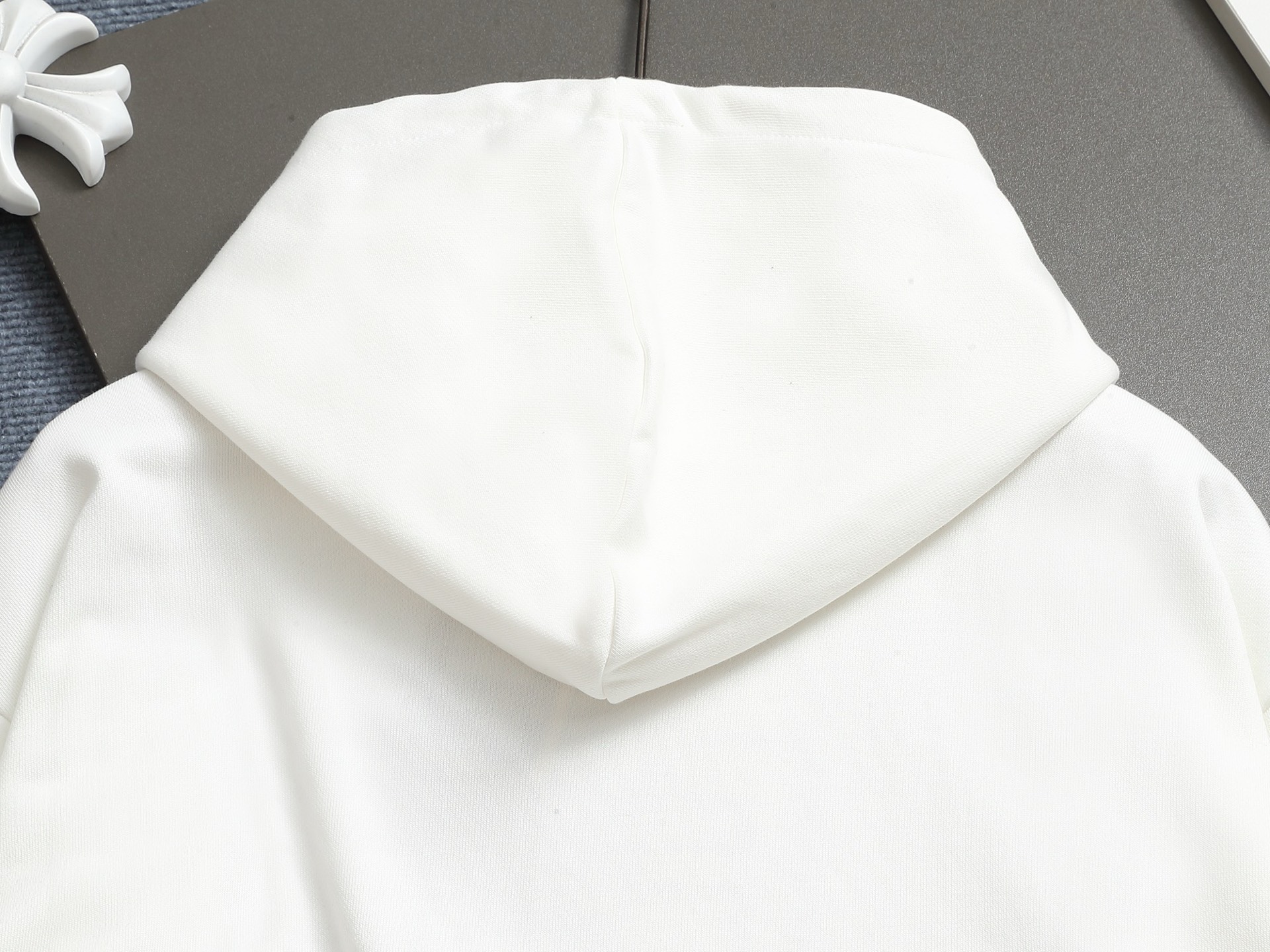 
FENDI/芬迪 420克连帽卫衣
经典印花双FLOGO标识
官方同步  高版本 高品质
时尚个性  