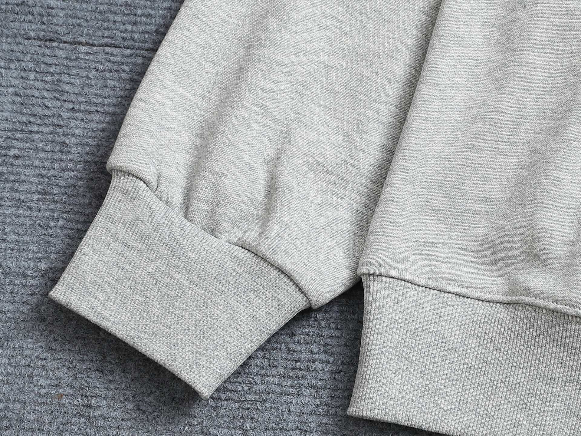 
Louis Vuitton/路易威登 钓鱼者刺绣工艺
Logo标识精致升级，灵感源自八十年代复古
原版