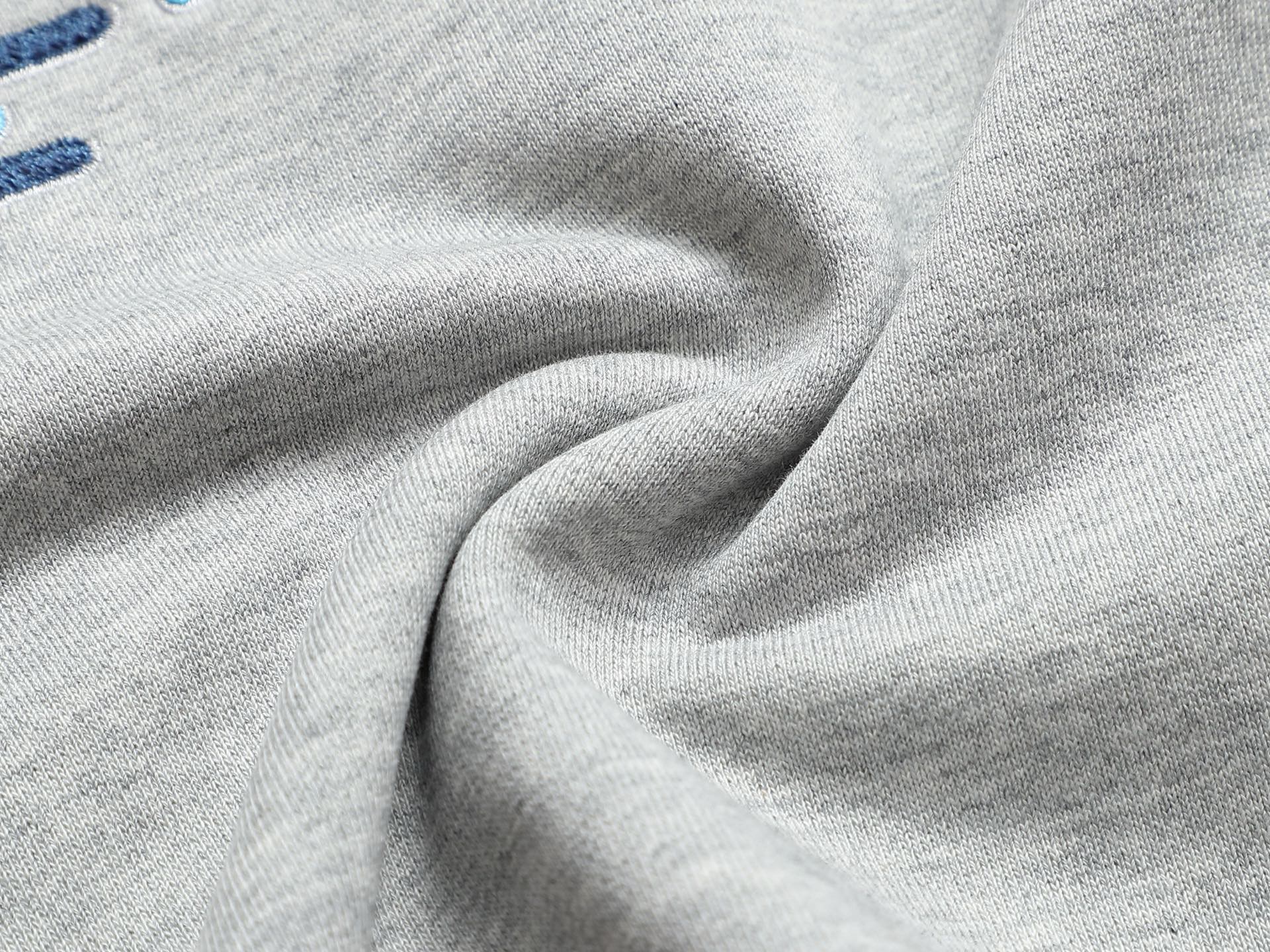 
Louis Vuitton/路易威登 钓鱼者刺绣工艺
Logo标识精致升级，灵感源自八十年代复古
原版