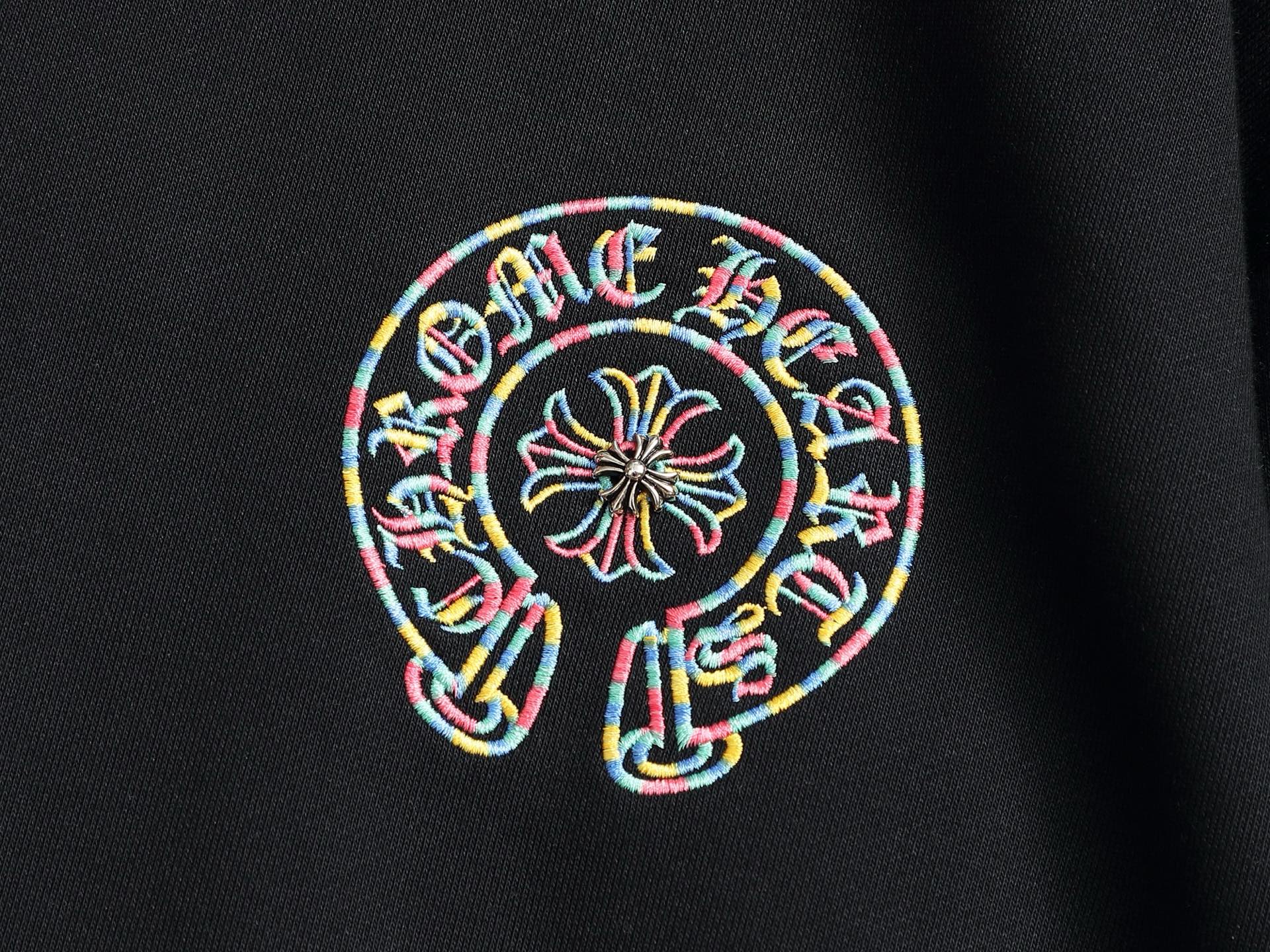 
Chrome hearts ch克罗心十字架马蹄LOGO
万针刺绣工艺圆领卫衣
版型大 宽松有型区别低