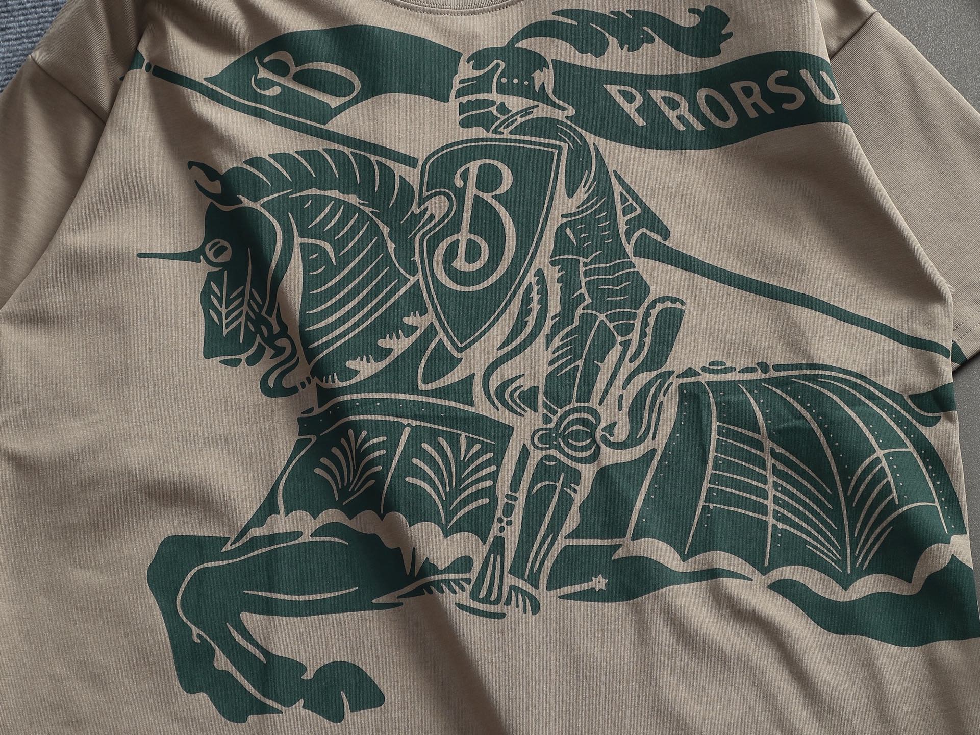 BURBERRY   BBR  巴宝莉  微宽版型XS-L新款独家限定 26年最新最顶级  经典战马胶印