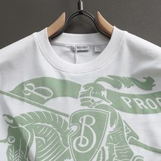 BURBERRY BBR 巴宝莉 微宽版型XS-L新款独家限定 26年最新最顶级 经典战马胶印 BURBERRY BBR 巴宝莉 微宽版型XS-L新款独家限定 26年最新最顶级 经典战马胶印