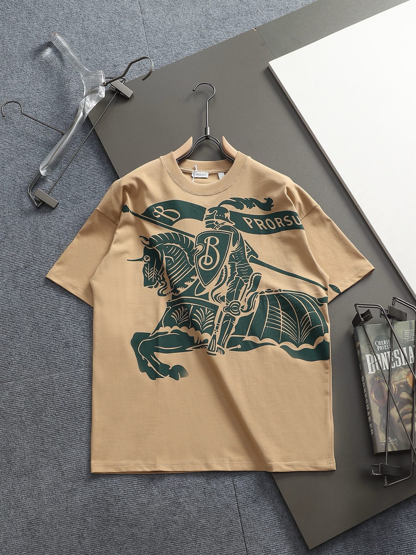 BURBERRY   BBR  巴宝莉  微宽版型XS-L新款独家限定 26年最新最顶级  经典战马胶印