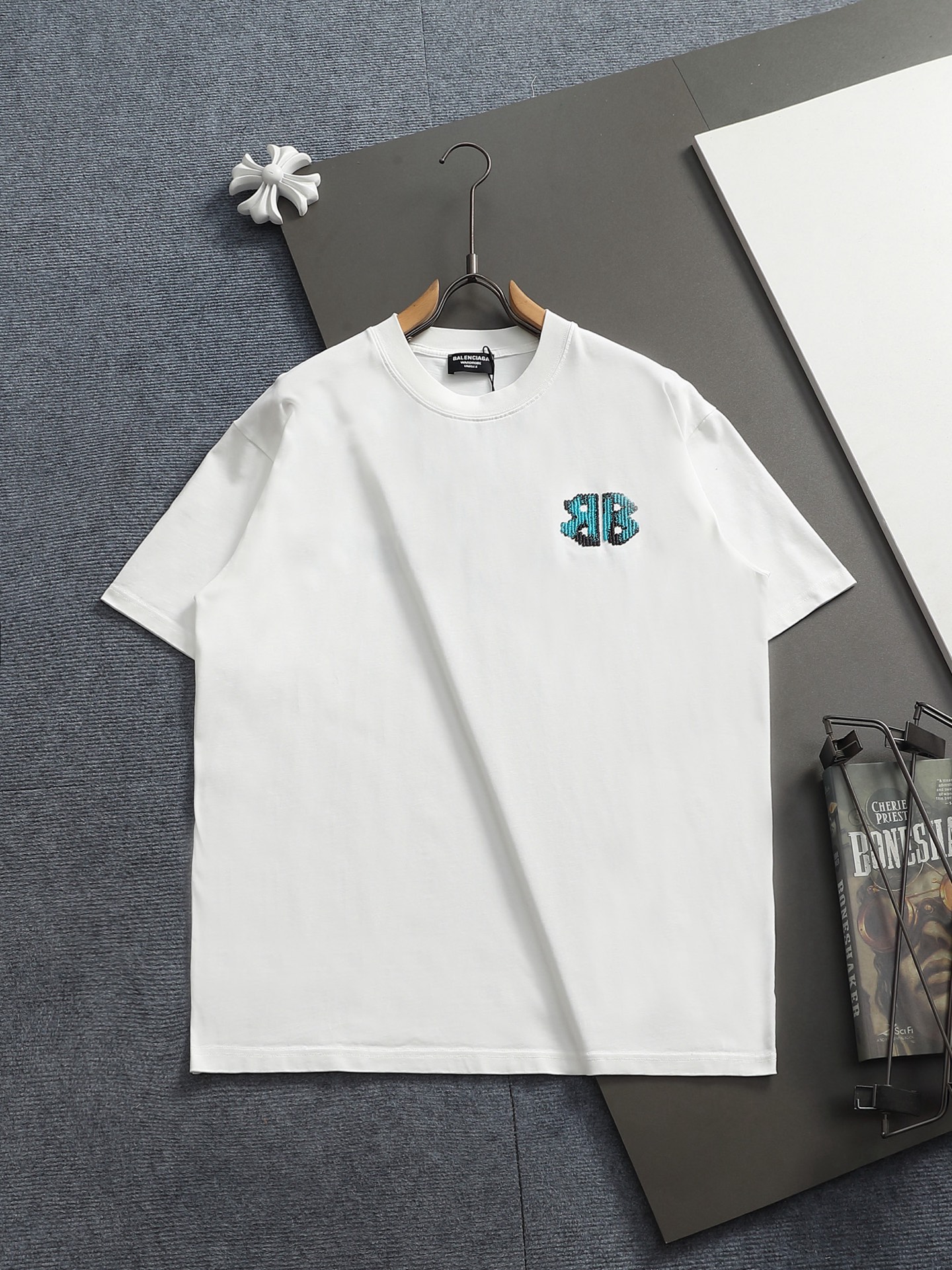 P100 BALENCIAGA París Balenciaga bordado de doble B, logo refinado, inspirado en el estilo retro de los años 80. Tela o…