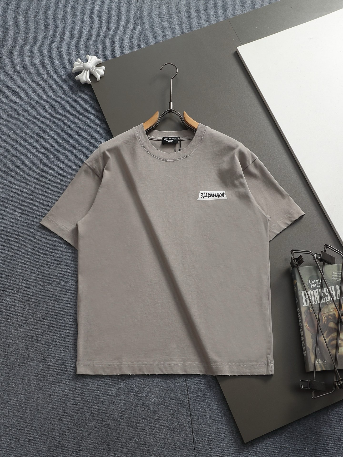 P100 BALENCIAGA París Balenciaga técnica de impresión directa, logo refinado, inspirado en el estilo retro de los años …
