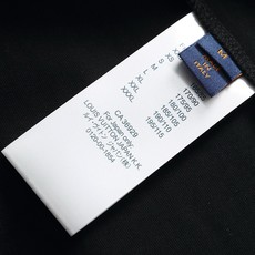 Louis Vuitton/路易威登 高级胸前印花工艺经典Logo标识精致升级,灵感源自八十年代复古刺绣 Louis Vuitton/路易威登 高级胸前印花工艺经典Logo标识精致升级,灵感源自八十年代复古刺绣