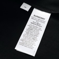 巴宝莉 BURBERRYBURBERRY 巴宝莉 刺绣TB小Logo经典精致升级,灵感源自八十年代复古原 巴宝莉 BURBERRYBURBERRY 巴宝莉 刺绣TB小Logo经典精致升级,灵感源自八十年代复古原