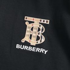 巴宝莉 BURBERRYBURBERRY 巴宝莉 刺绣TB小Logo经典精致升级,灵感源自八十年代复古原 巴宝莉 BURBERRYBURBERRY 巴宝莉 刺绣TB小Logo经典精致升级,灵感源自八十年代复古原