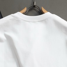 巴宝莉 BURBERRYBURBERRY 巴宝莉 刺绣TB小Logo经典精致升级,灵感源自八十年代复古原 巴宝莉 BURBERRYBURBERRY 巴宝莉 刺绣TB小Logo经典精致升级,灵感源自八十年代复古原