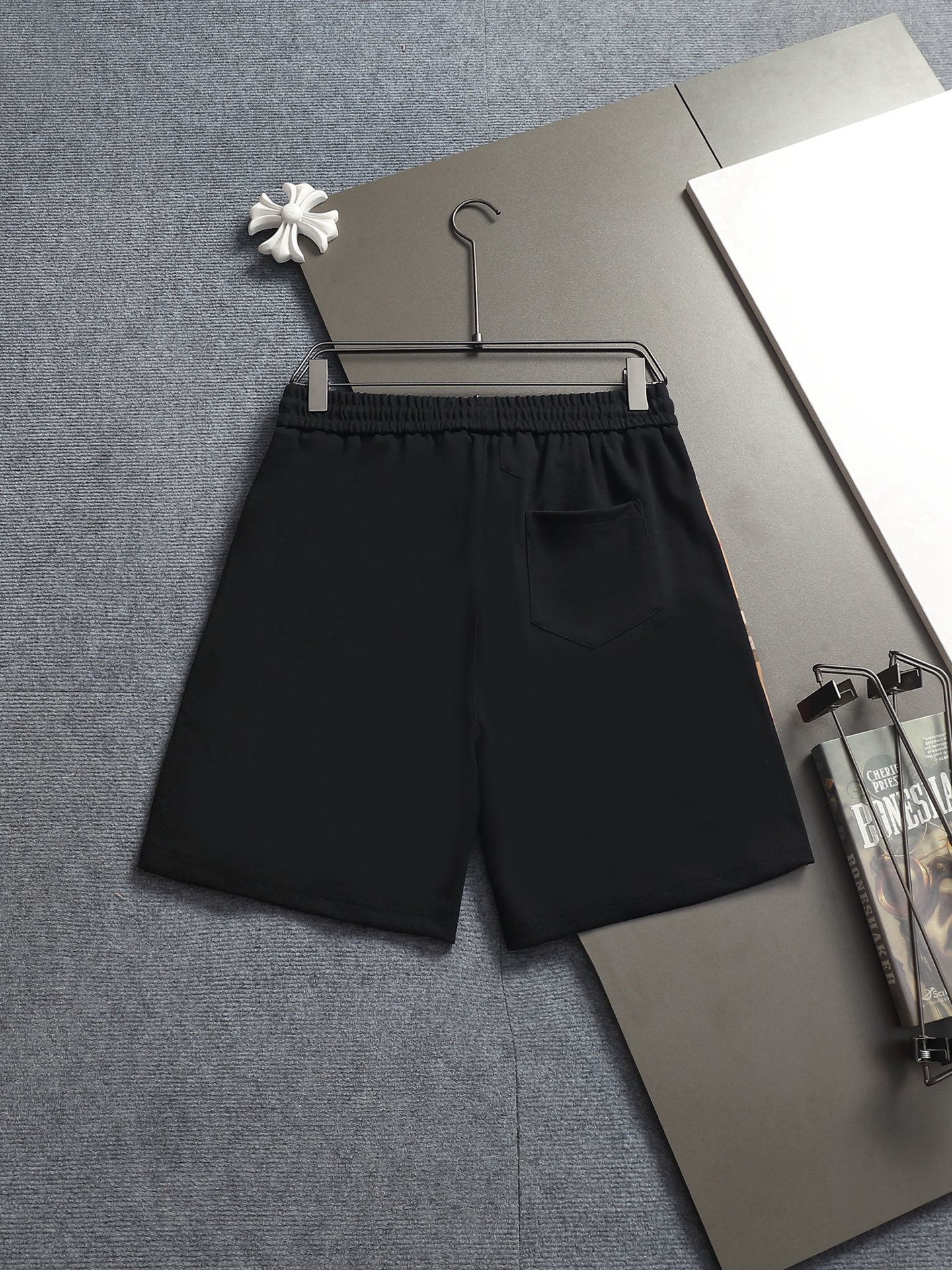Burberry BURBERRY 巴宝莉26ss 毛圈短裤 ～采用棉质毛圈面料精心制作 饰以同色调提花图案徽章