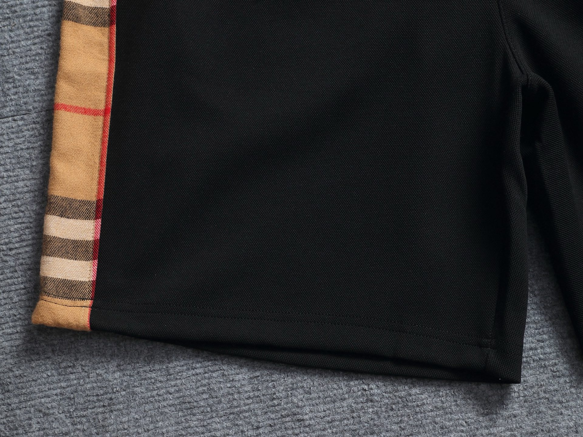 Burberry BURBERRY 巴宝莉26ss 毛圈短裤 ～采用棉质毛圈面料精心制作 饰以同色调提花图案徽章