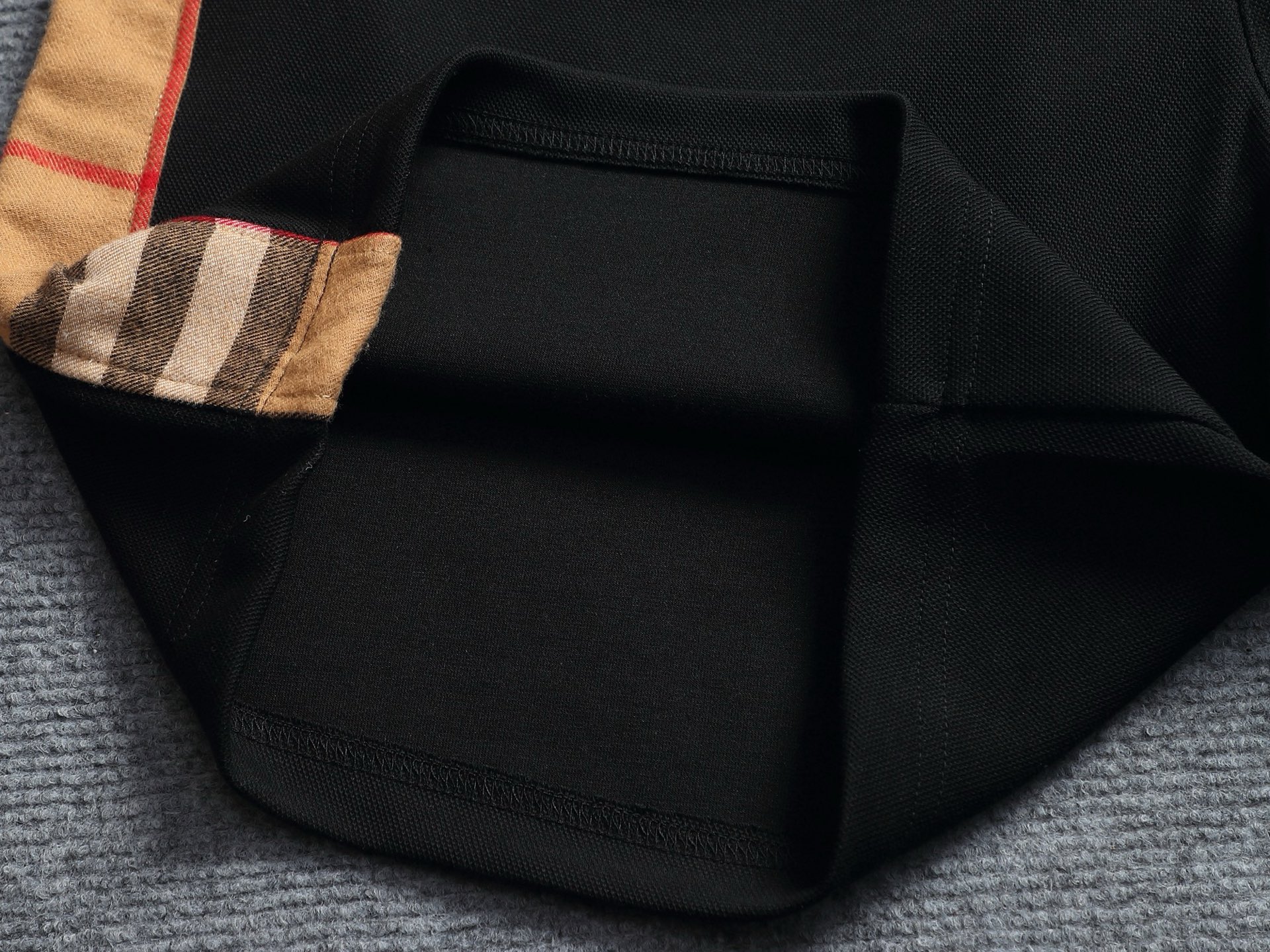Burberry BURBERRY 巴宝莉26ss 毛圈短裤 ～采用棉质毛圈面料精心制作 饰以同色调提花图案徽章