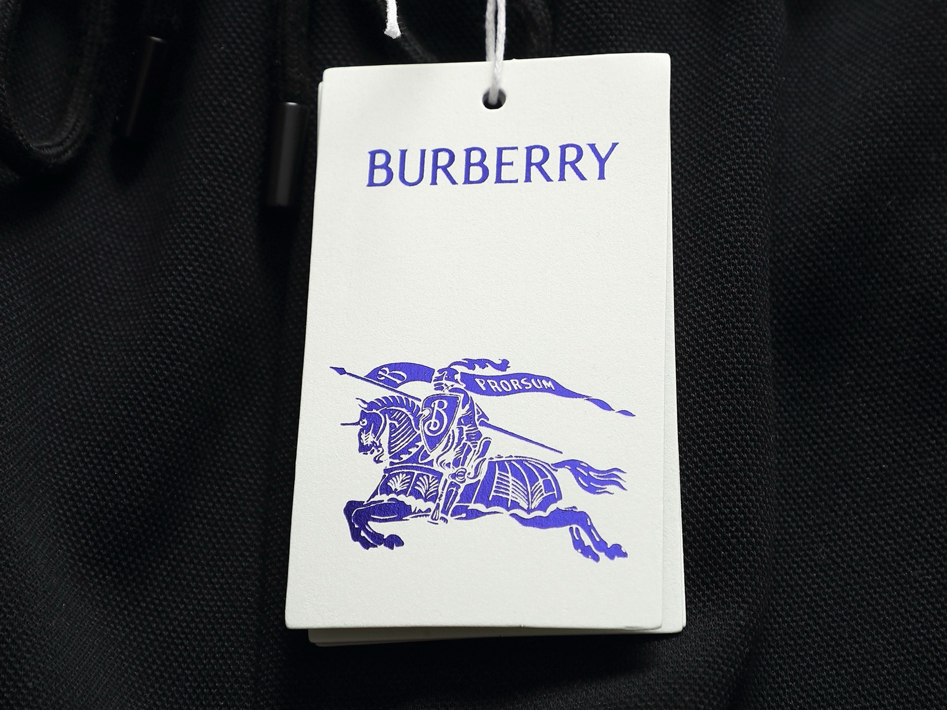Burberry BURBERRY 巴宝莉26ss 毛圈短裤 ～采用棉质毛圈面料精心制作 饰以同色调提花图案徽章