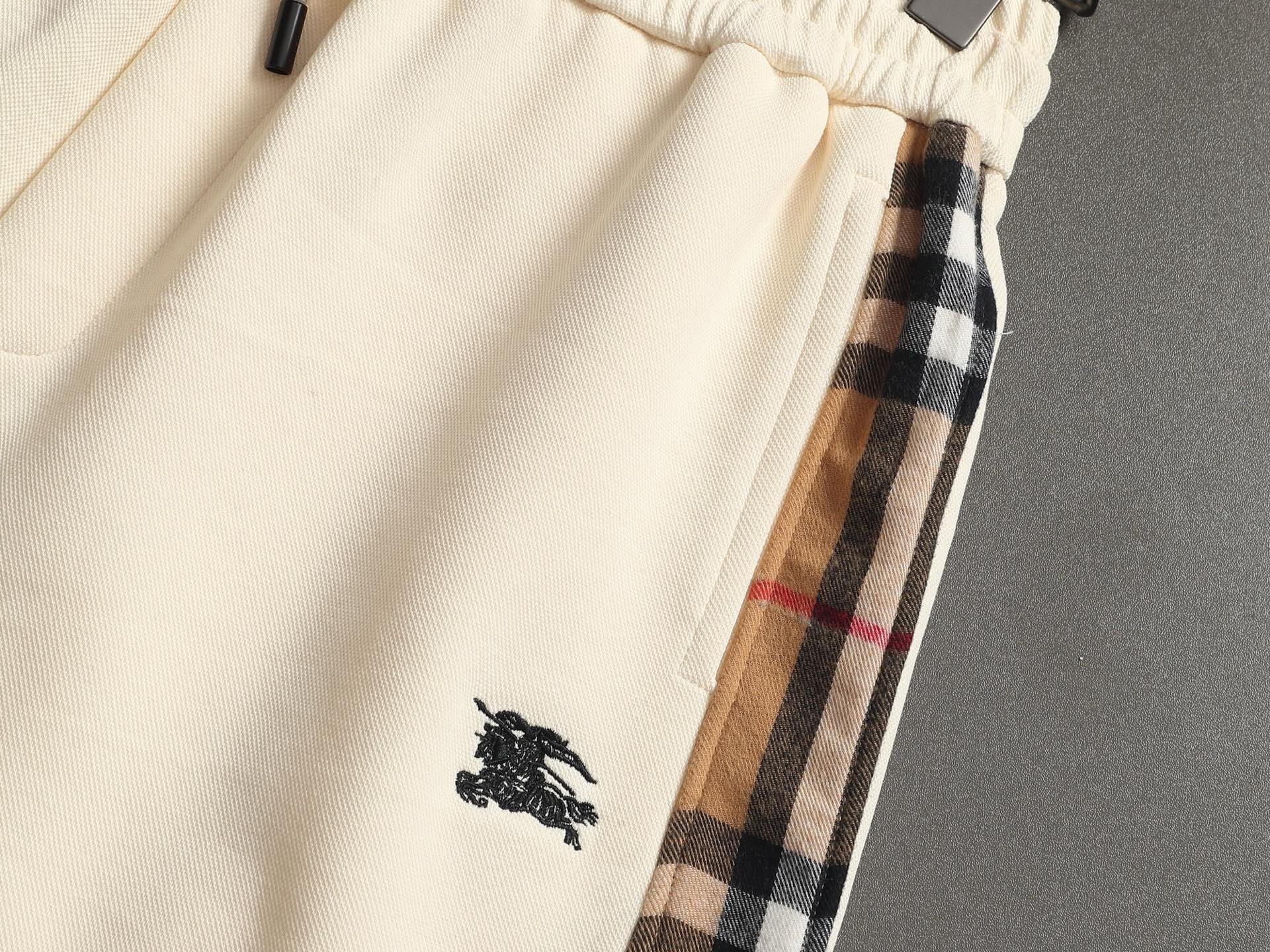 Burberry BURBERRY 巴宝莉26ss 毛圈短裤 ～采用棉质毛圈面料精心制作 饰以同色调提花图案徽章