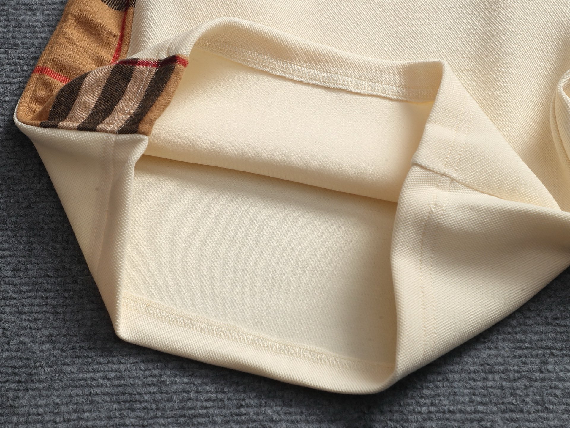 Burberry BURBERRY 巴宝莉26ss 毛圈短裤 ～采用棉质毛圈面料精心制作 饰以同色调提花图案徽章