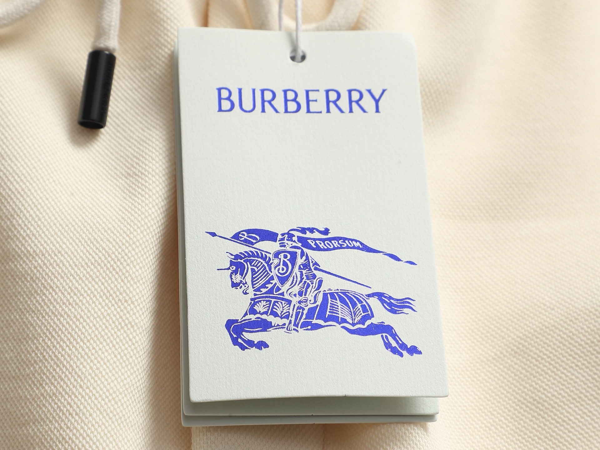 Burberry BURBERRY 巴宝莉26ss 毛圈短裤 ～采用棉质毛圈面料精心制作 饰以同色调提花图案徽章