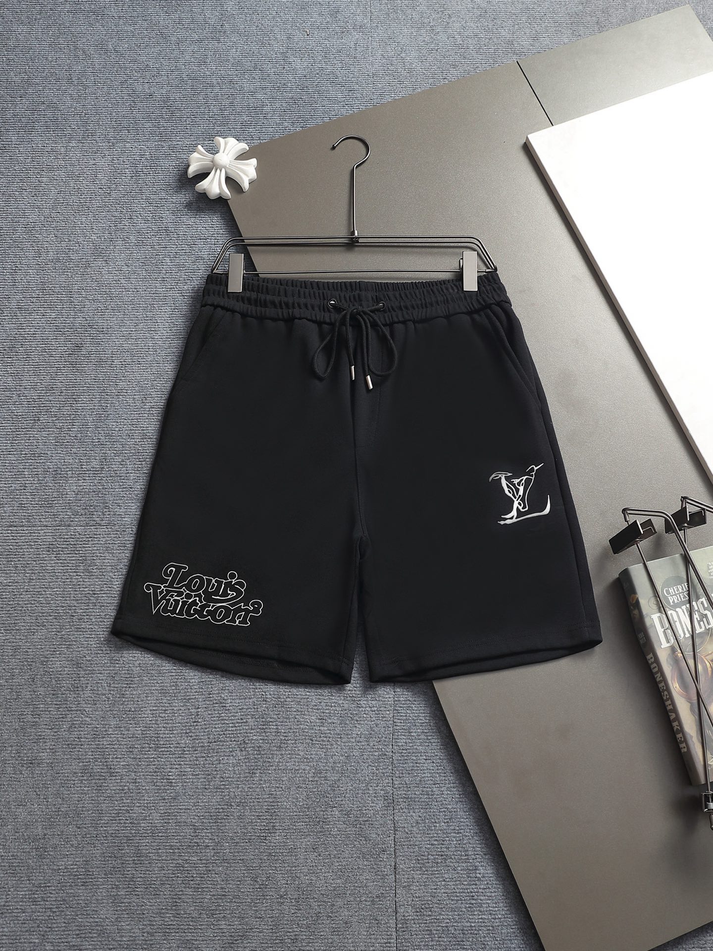 P95 Louis Vuitton/Louis Vuitton pantalones cortos de felpa nuevos 2026SS, tejido personalizado con textura gofrada, bor…