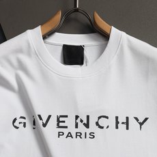 GIVENCHY 印花工艺贴布绣纪梵希 短袖t桖高级洗水工艺 版型大 宽松有型区别低版本瘦长版型上身拉 GIVENCHY 印花工艺贴布绣纪梵希 短袖t桖高级洗水工艺 版型大 宽松有型区别低版本瘦长版型上身拉