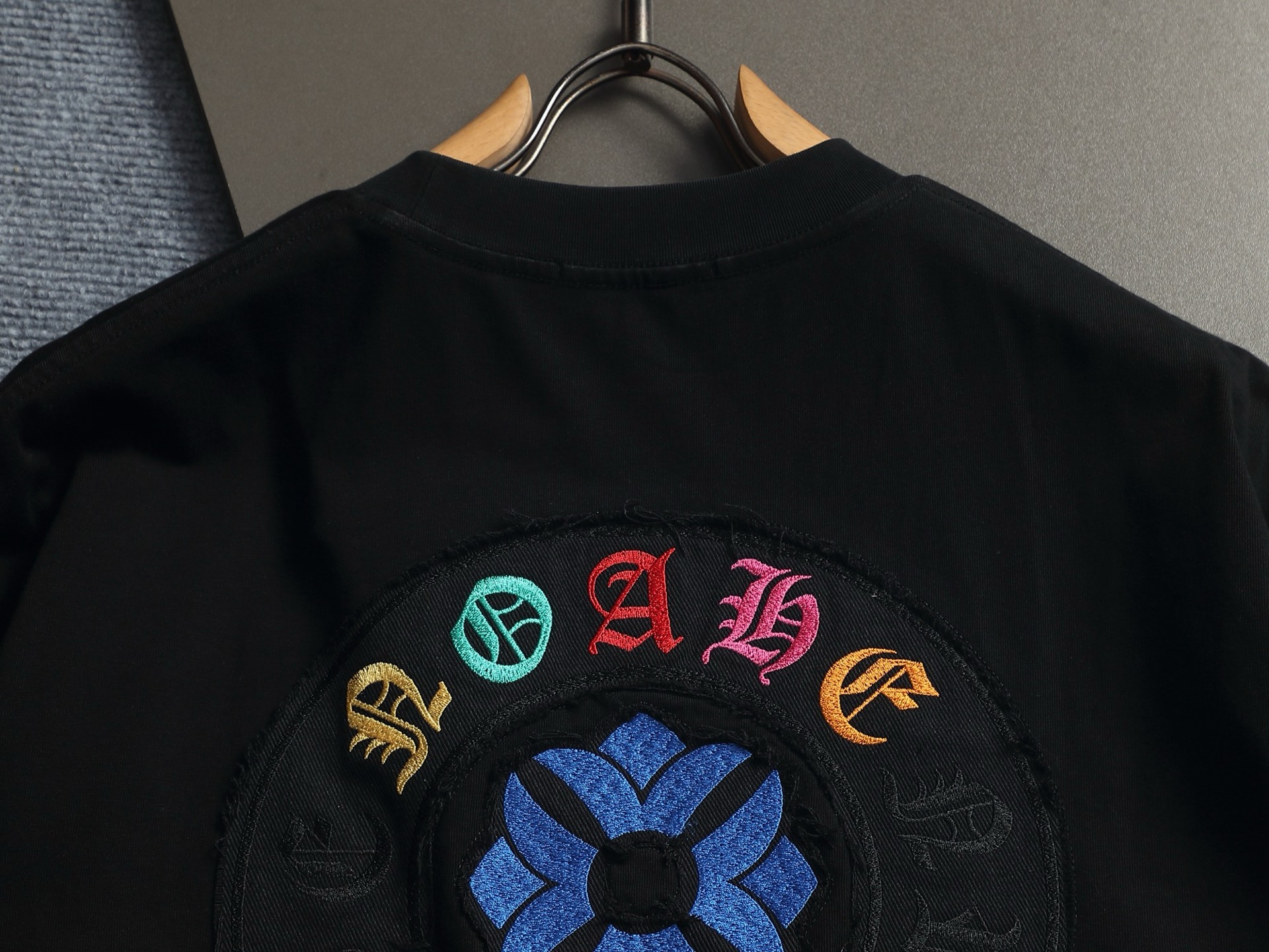 Chrome Hearts 𝗖𝗵𝗿𝗼𝗺𝗲 𝗛𝗲𝗮𝗿𝘁𝘀/克罗心2025马蹄贴布刺绣夏季新款 美式酸洗做旧激光烧花贴布绣情侣休闲短袖T恤