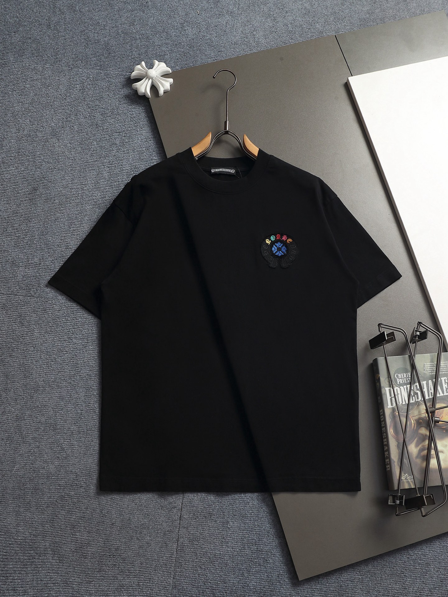 Chrome Hearts 𝗖𝗵𝗿𝗼𝗺𝗲 𝗛𝗲𝗮𝗿𝘁𝘀/克罗心2025马蹄贴布刺绣夏季新款 美式酸洗做旧激光烧花贴布绣情侣休闲短袖T恤