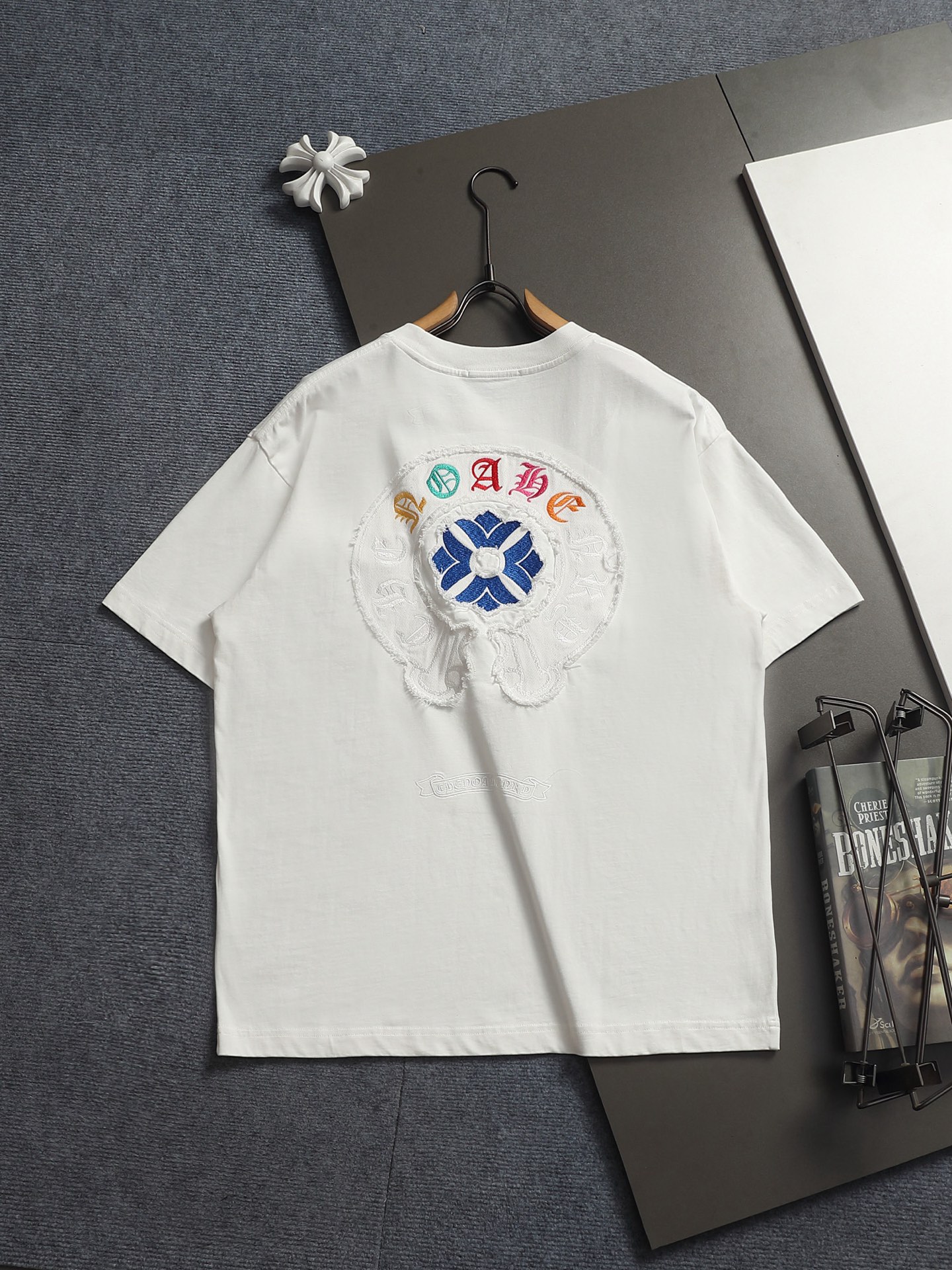 Chrome Hearts 𝗖𝗵𝗿𝗼𝗺𝗲 𝗛𝗲𝗮𝗿𝘁𝘀/克罗心2025马蹄贴布刺绣夏季新款 美式酸洗做旧激光烧花贴布绣情侣休闲短袖T恤