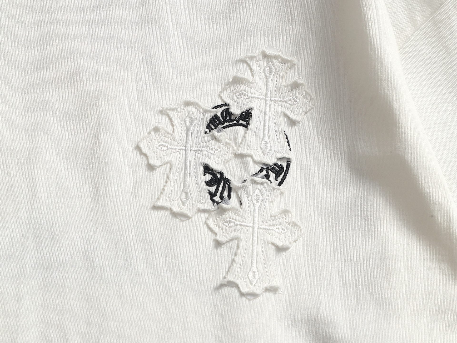 Chrome Hearts 𝗖𝗵𝗿𝗼𝗺𝗲 𝗛𝗲𝗮𝗿𝘁𝘀/克罗心2026十字架贴布刺绣夏季新款 美式酸洗做旧激光烧花贴布绣情侣休闲短袖T恤