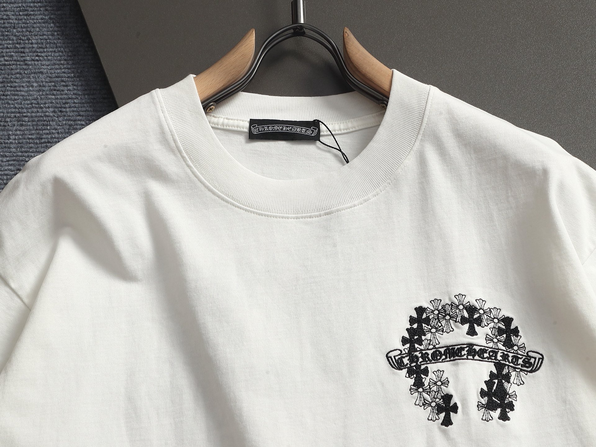 Chrome Hearts 𝗖𝗵𝗿𝗼𝗺𝗲 𝗛𝗲𝗮𝗿𝘁𝘀/克罗心2026十字架贴布刺绣夏季新款 美式酸洗做旧激光烧花贴布绣情侣休闲短袖T恤