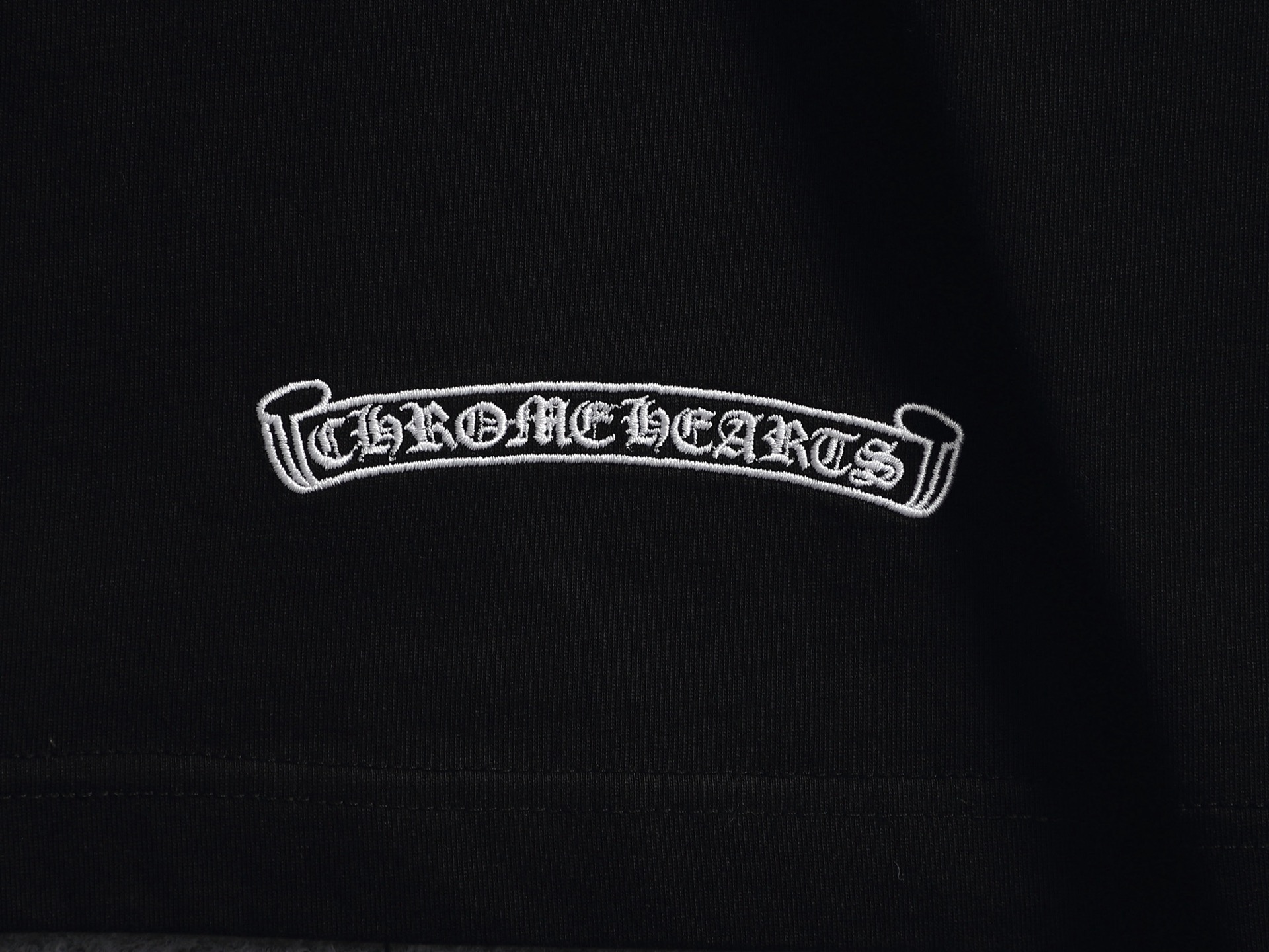 Chrome Hearts 𝗖𝗵𝗿𝗼𝗺𝗲 𝗛𝗲𝗮𝗿𝘁𝘀/克罗心2026梵文贴布刺绣夏季新款 美式酸洗做旧激光烧花贴布绣情侣休闲短袖T恤