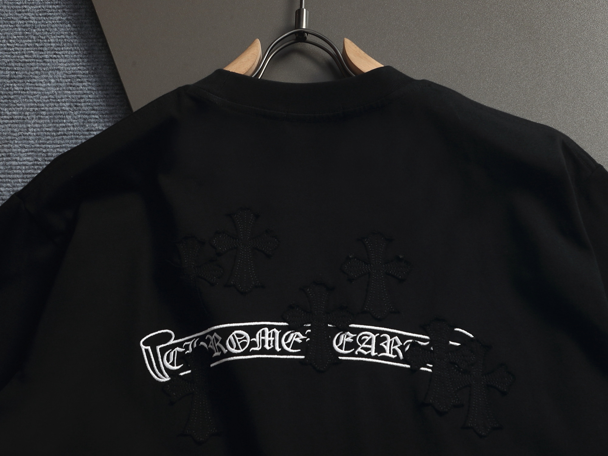 Chrome Hearts 𝗖𝗵𝗿𝗼𝗺𝗲 𝗛𝗲𝗮𝗿𝘁𝘀/克罗心2026梵文贴布刺绣夏季新款 美式酸洗做旧激光烧花贴布绣情侣休闲短袖T恤