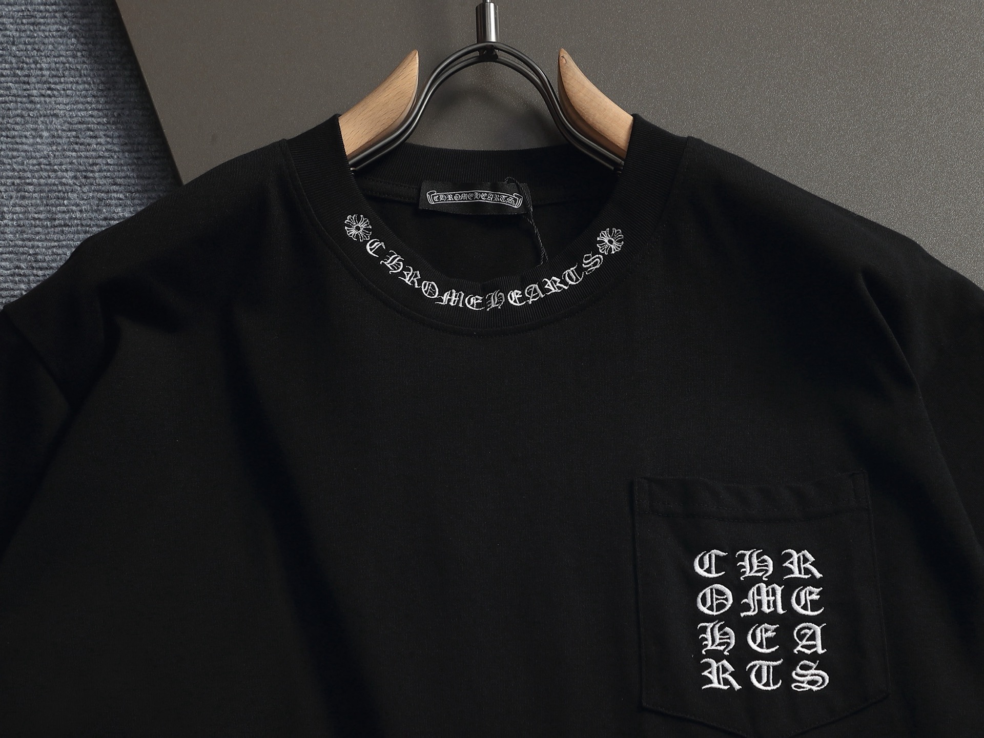 Chrome Hearts 𝗖𝗵𝗿𝗼𝗺𝗲 𝗛𝗲𝗮𝗿𝘁𝘀/克罗心2026梵文贴布刺绣夏季新款 美式酸洗做旧激光烧花贴布绣情侣休闲短袖T恤