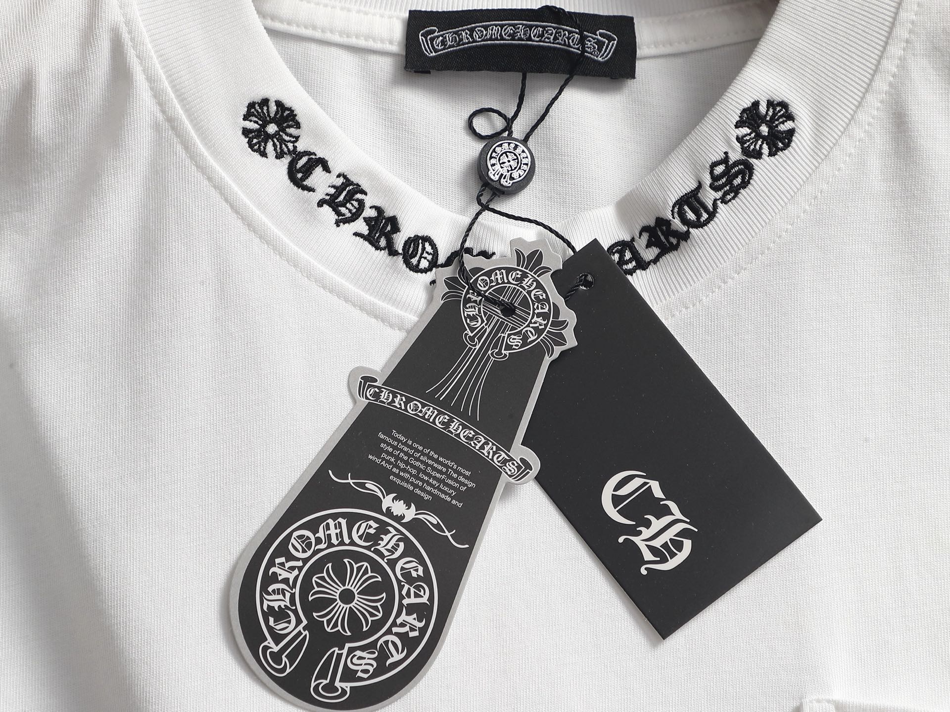 Chrome Hearts 𝗖𝗵𝗿𝗼𝗺𝗲 𝗛𝗲𝗮𝗿𝘁𝘀/克罗心2026梵文贴布刺绣夏季新款 美式酸洗做旧激光烧花贴布绣情侣休闲短袖T恤