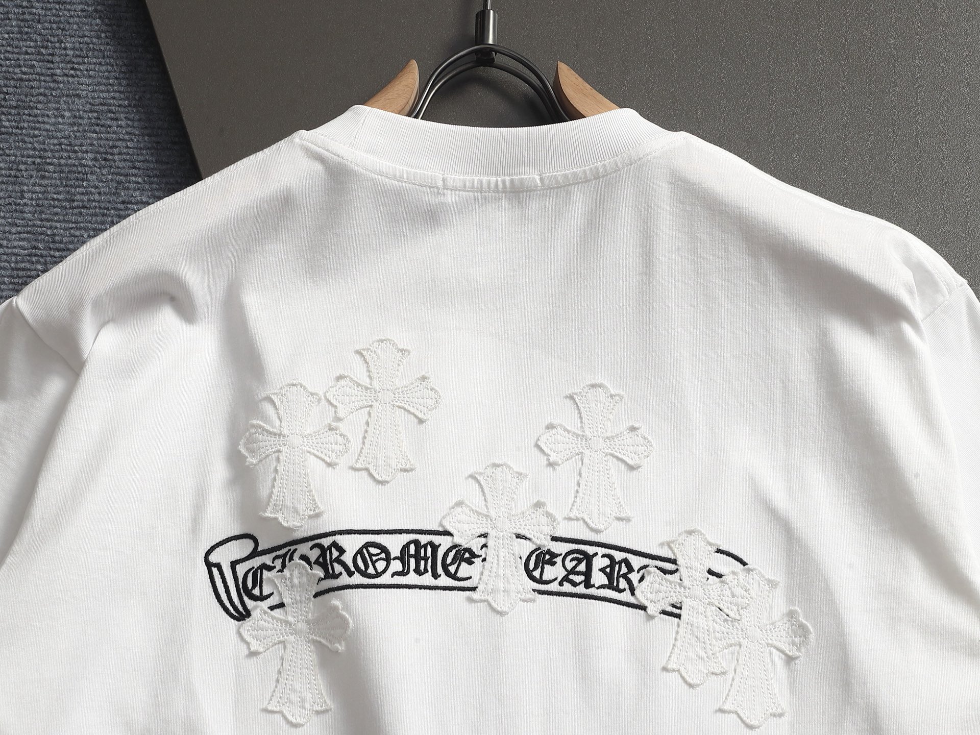 Chrome Hearts 𝗖𝗵𝗿𝗼𝗺𝗲 𝗛𝗲𝗮𝗿𝘁𝘀/克罗心2026梵文贴布刺绣夏季新款 美式酸洗做旧激光烧花贴布绣情侣休闲短袖T恤
