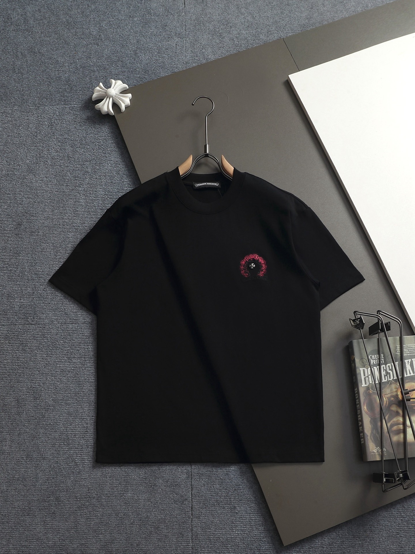 Chrome Hearts 𝗖𝗵𝗿𝗼𝗺𝗲 𝗛𝗲𝗮𝗿𝘁𝘀/克罗心2026十字架贴布刺绣 五金LOGO夏季新款 美式酸洗做旧激光烧花贴布绣情侣休闲短袖T恤
