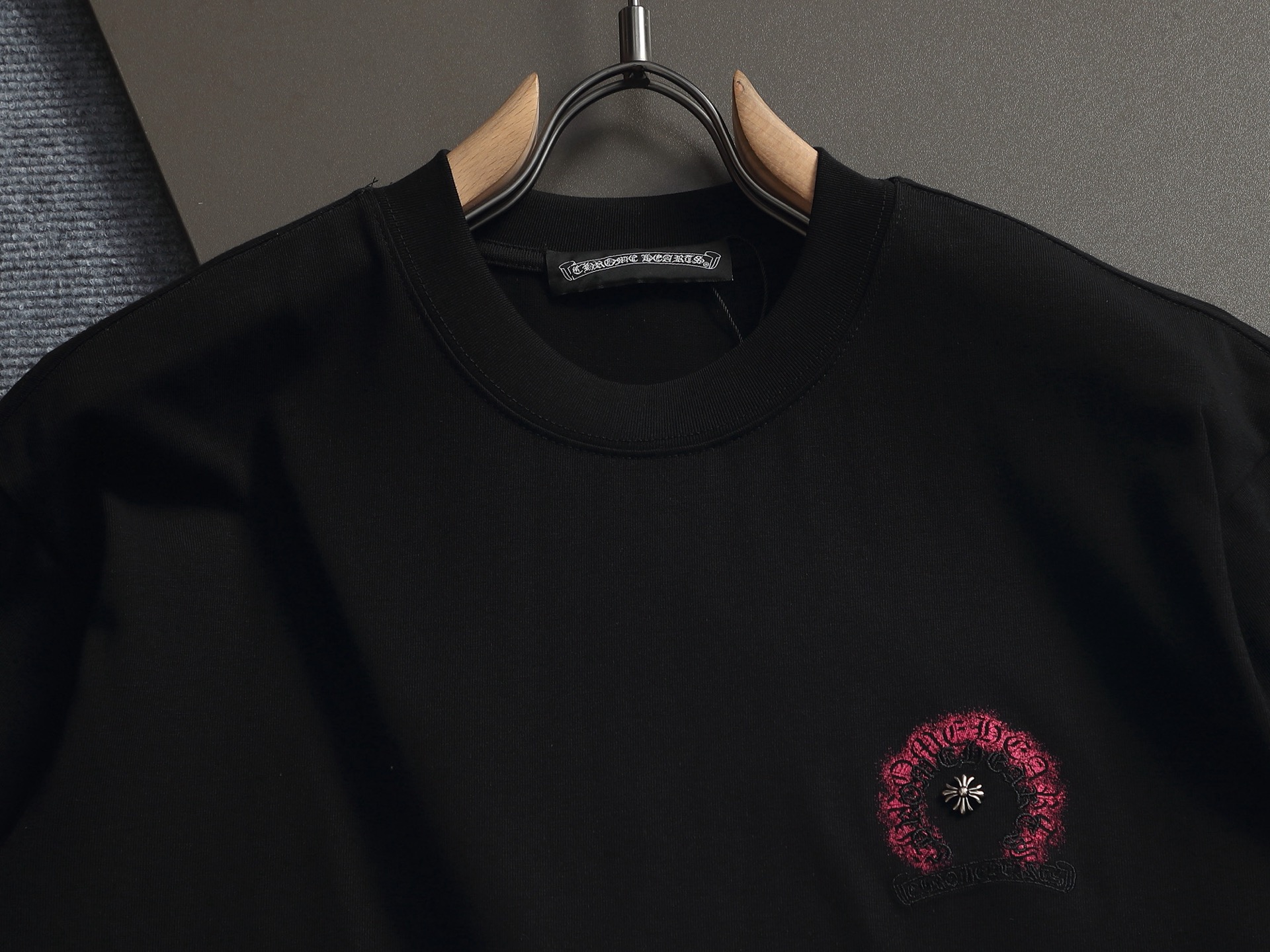 Chrome Hearts 𝗖𝗵𝗿𝗼𝗺𝗲 𝗛𝗲𝗮𝗿𝘁𝘀/克罗心2026十字架贴布刺绣 五金LOGO夏季新款 美式酸洗做旧激光烧花贴布绣情侣休闲短袖T恤