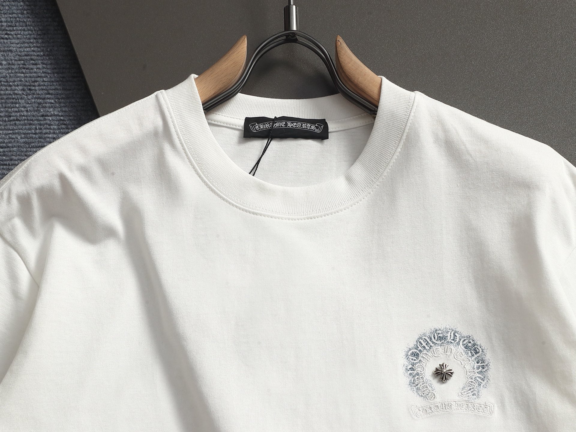Chrome Hearts 𝗖𝗵𝗿𝗼𝗺𝗲 𝗛𝗲𝗮𝗿𝘁𝘀/克罗心2026十字架贴布刺绣 五金LOGO夏季新款 美式酸洗做旧激光烧花贴布绣情侣休闲短袖T恤