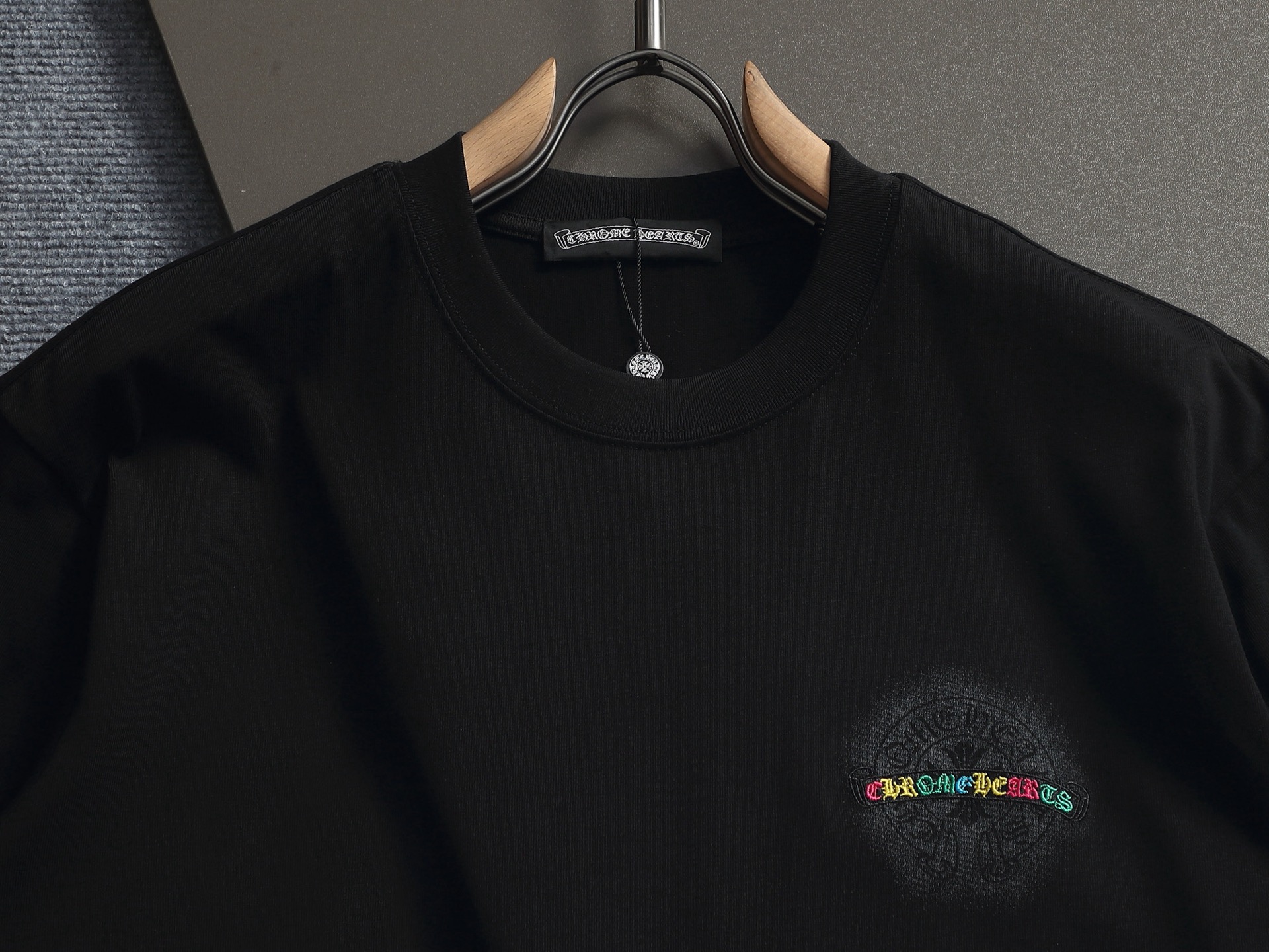 Chrome Hearts 𝗖𝗵𝗿𝗼𝗺𝗲 𝗛𝗲𝗮𝗿𝘁𝘀/克罗心2026马蹄梵文十字架LOGO集于一身夏季新款 美式酸洗拼色万针刺绣情侣休闲短袖T恤