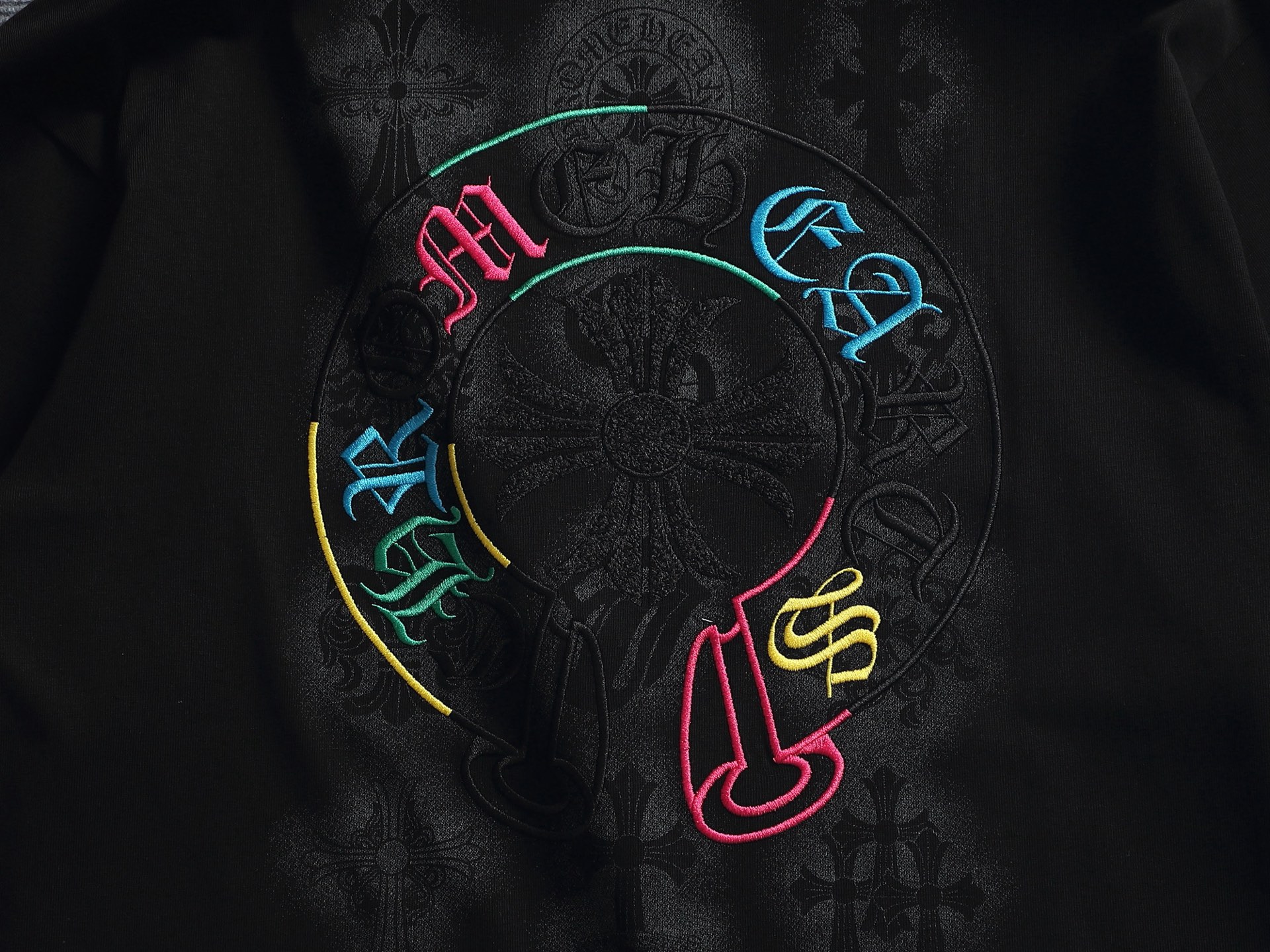 Chrome Hearts 𝗖𝗵𝗿𝗼𝗺𝗲 𝗛𝗲𝗮𝗿𝘁𝘀/克罗心2026马蹄梵文十字架LOGO集于一身夏季新款 美式酸洗拼色万针刺绣情侣休闲短袖T恤