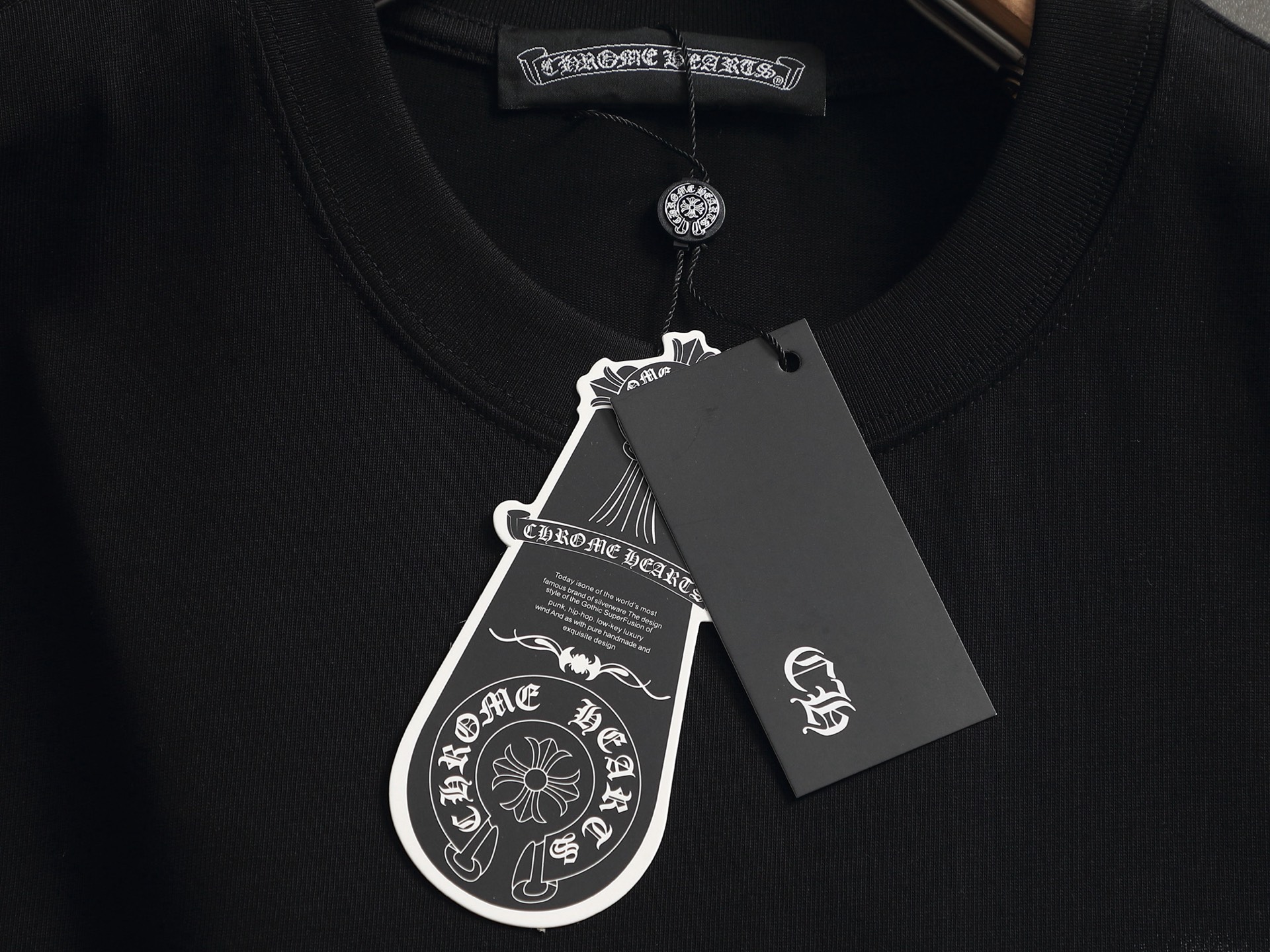 Chrome Hearts 𝗖𝗵𝗿𝗼𝗺𝗲 𝗛𝗲𝗮𝗿𝘁𝘀/克罗心2026马蹄梵文十字架LOGO集于一身夏季新款 美式酸洗拼色万针刺绣情侣休闲短袖T恤