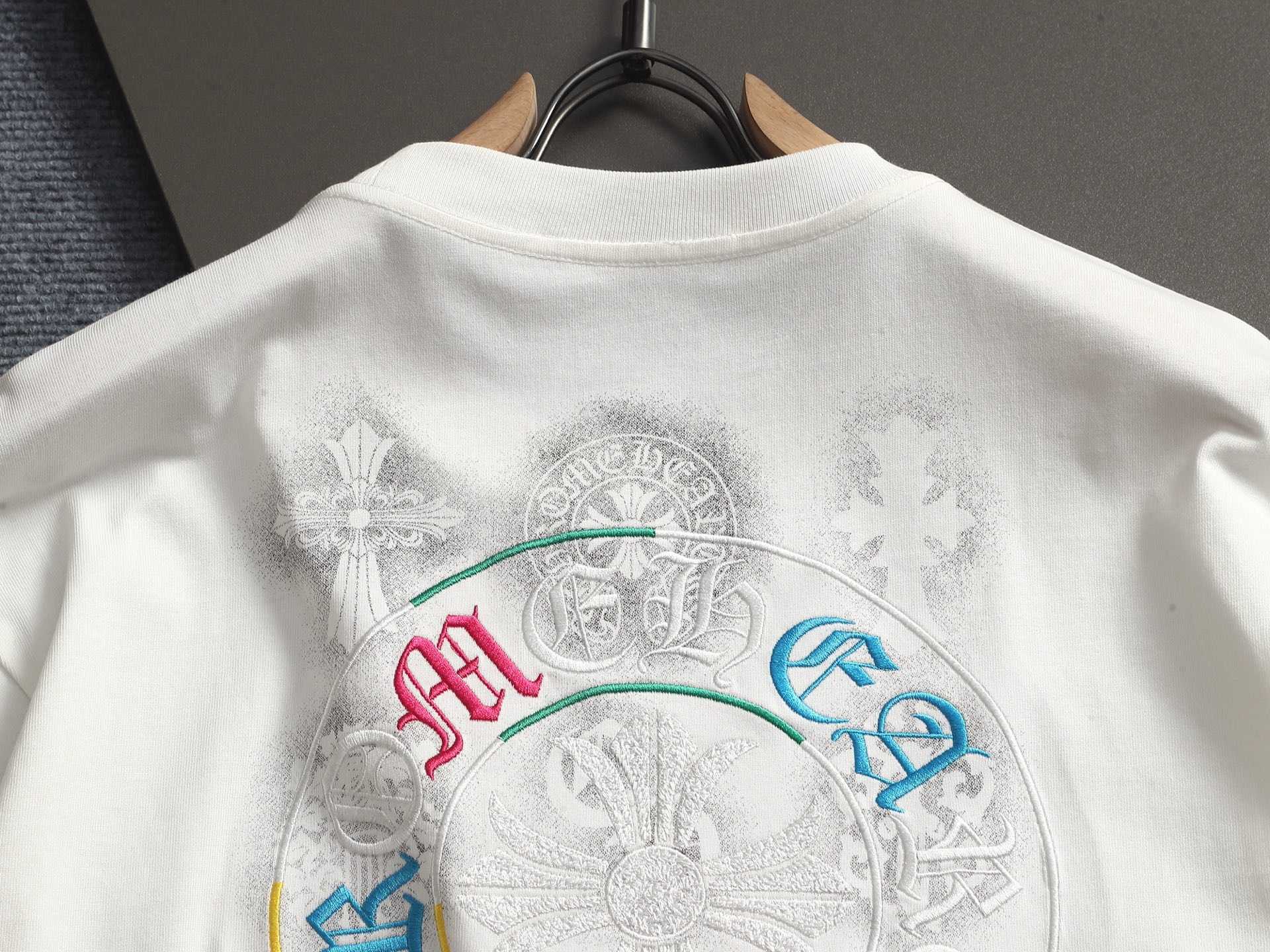 Chrome Hearts 𝗖𝗵𝗿𝗼𝗺𝗲 𝗛𝗲𝗮𝗿𝘁𝘀/克罗心2026马蹄梵文十字架LOGO集于一身夏季新款 美式酸洗拼色万针刺绣情侣休闲短袖T恤