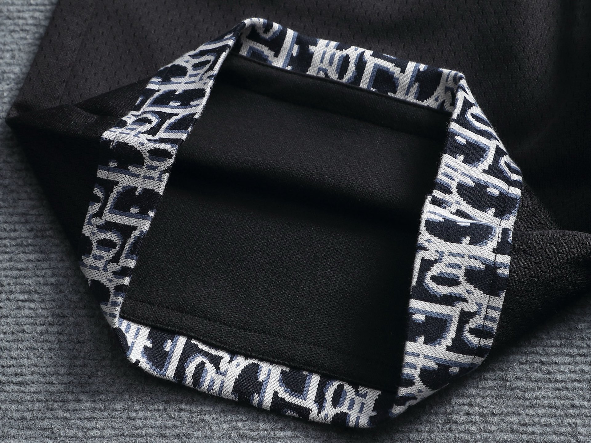 Dior DIOR 迪奥 26ss 毛圈短裤 ～采用棉质毛圈面料精心制作 饰以同色调图案