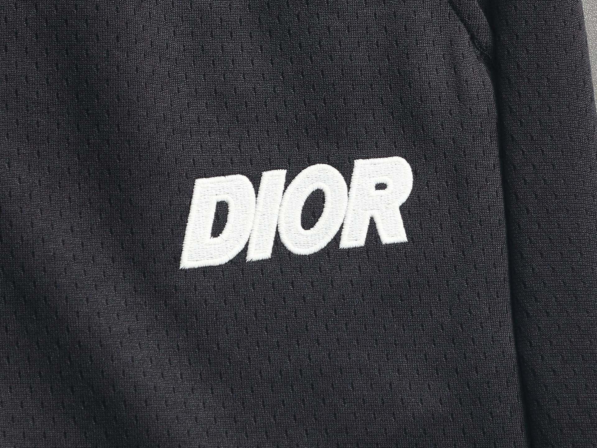 Dior DIOR 迪奥 26ss 毛圈短裤 ～采用棉质毛圈面料精心制作 饰以同色调图案
