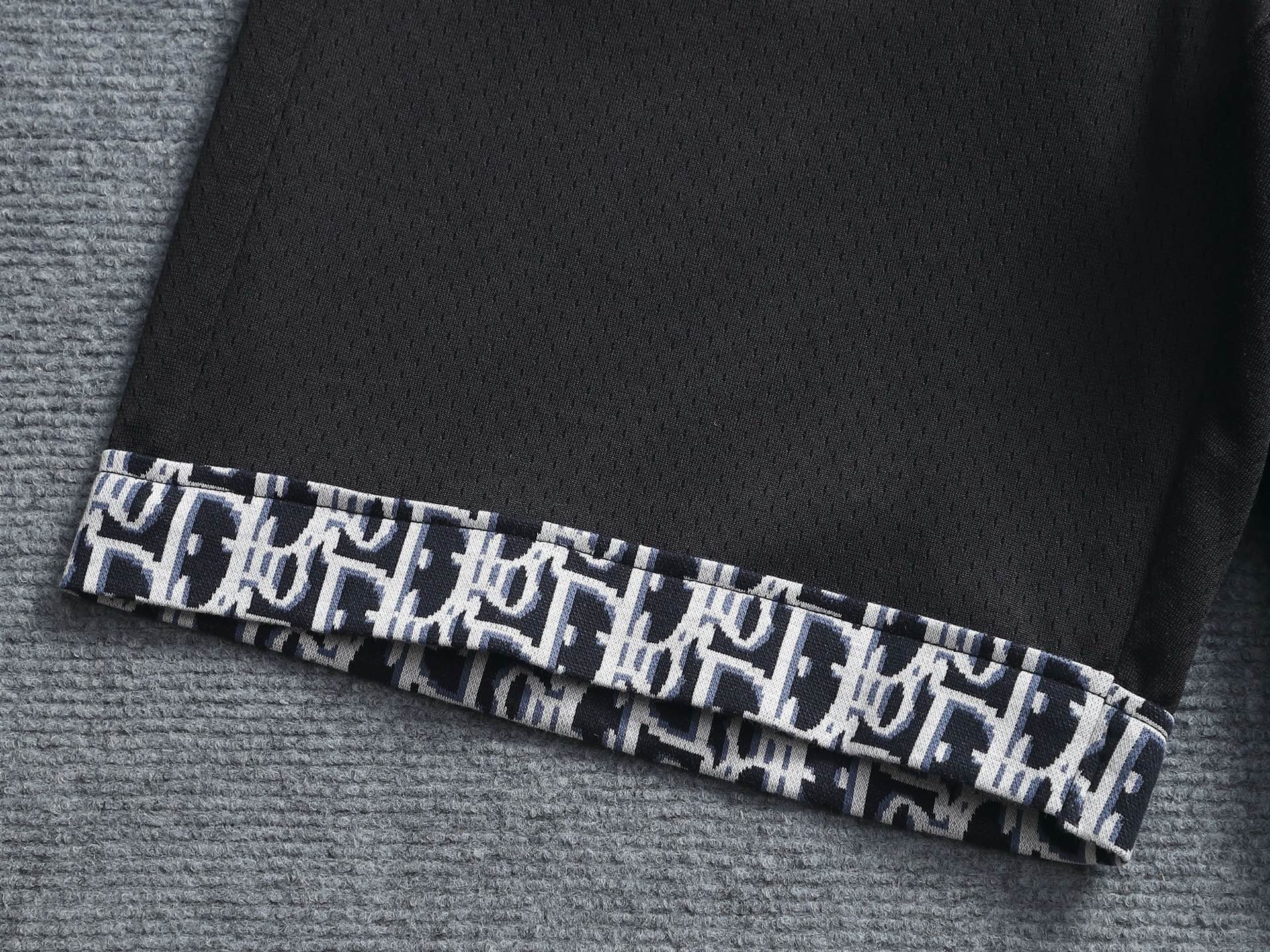 Dior DIOR 迪奥 26ss 毛圈短裤 ～采用棉质毛圈面料精心制作 饰以同色调图案