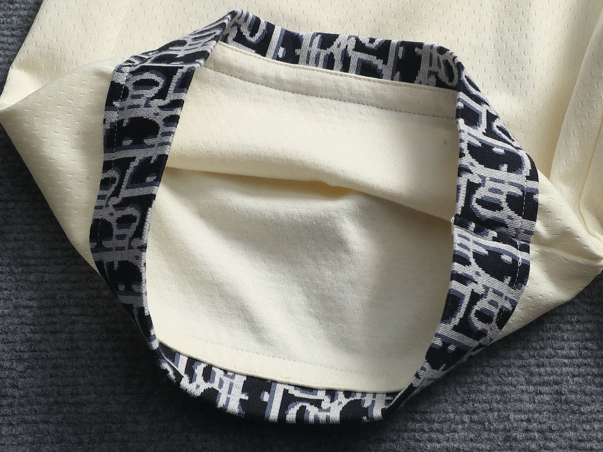 Dior DIOR 迪奥 26ss 毛圈短裤 ～采用棉质毛圈面料精心制作 饰以同色调图案