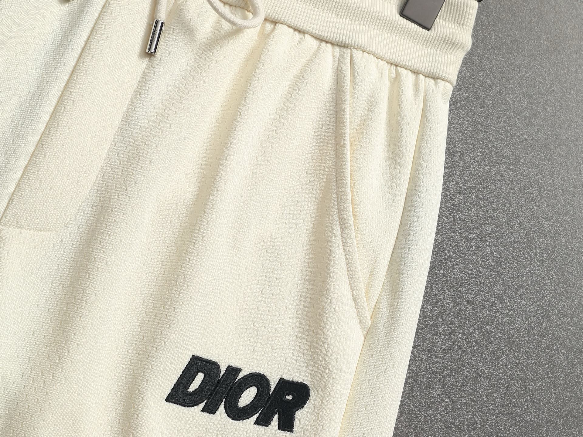 Dior DIOR 迪奥 26ss 毛圈短裤 ～采用棉质毛圈面料精心制作 饰以同色调图案