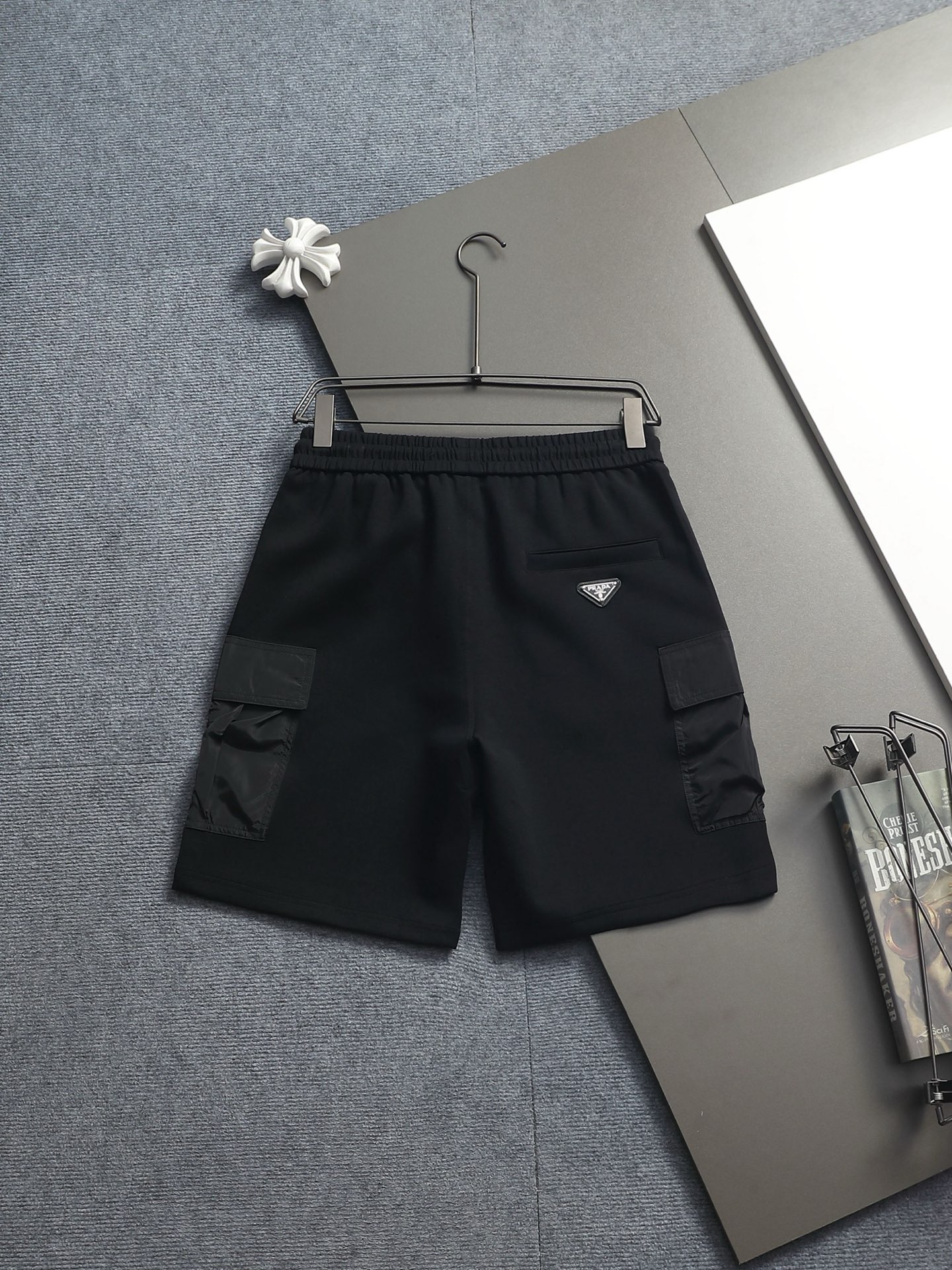 Prada 高端货 普拉达 PRADA 2025春夏新款松紧带休闲短裤 定制面料 透气舒适度高