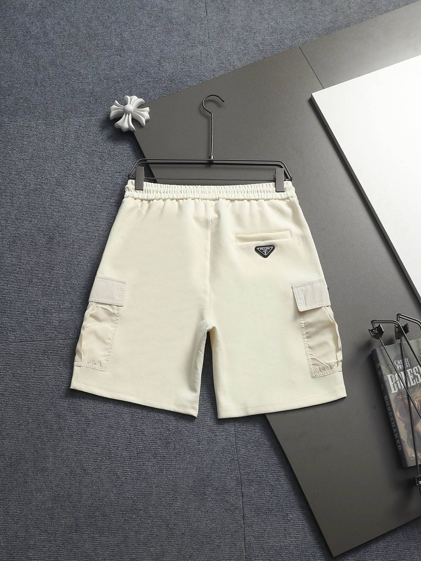 Prada 高端货 普拉达 PRADA 2025春夏新款松紧带休闲短裤 定制面料 透气舒适度高