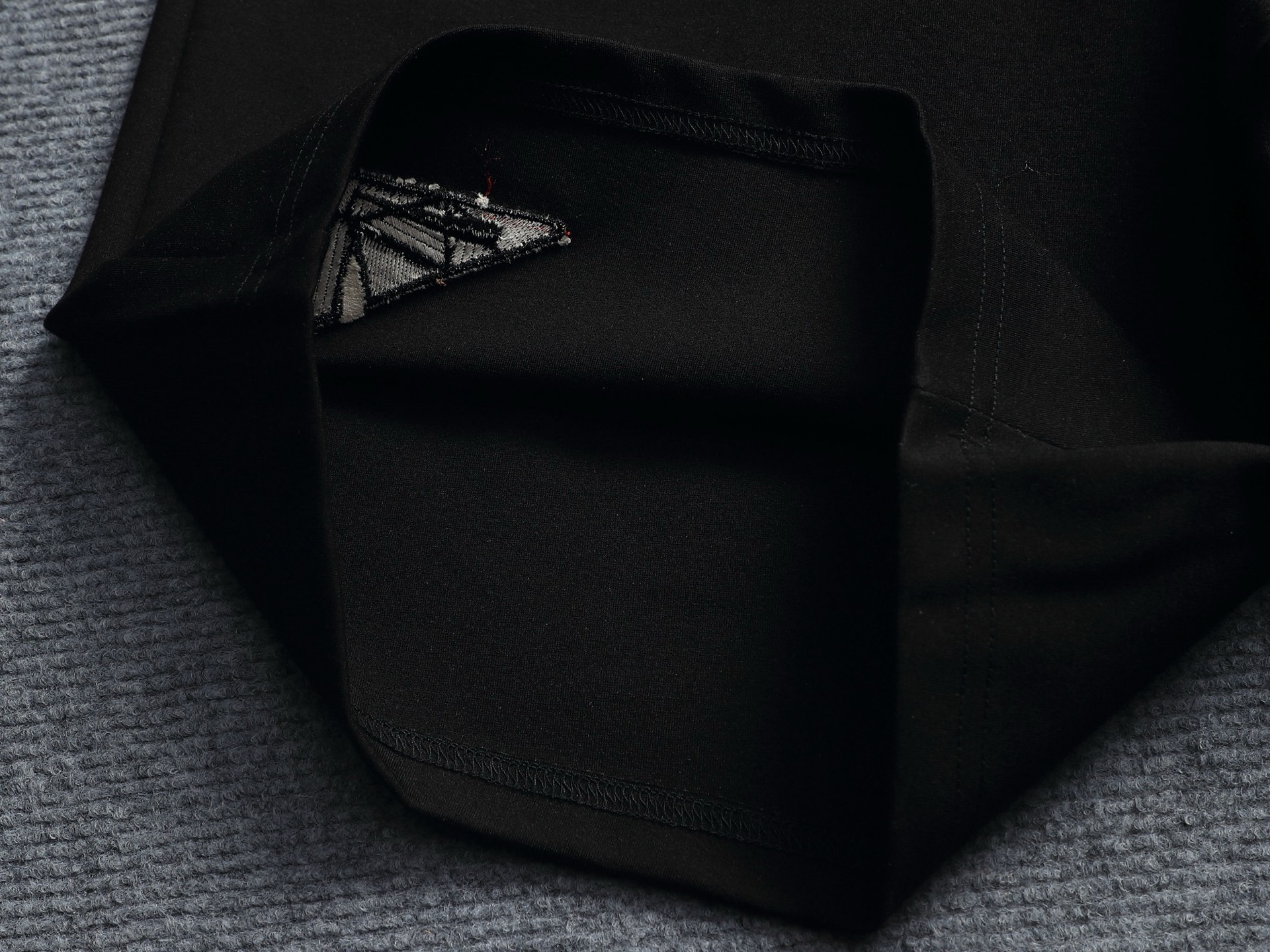 Fendi FENDI 芬迪 25ss 毛圈短裤 ～采用棉质毛圈面料精心制作 饰以同色调提花图案