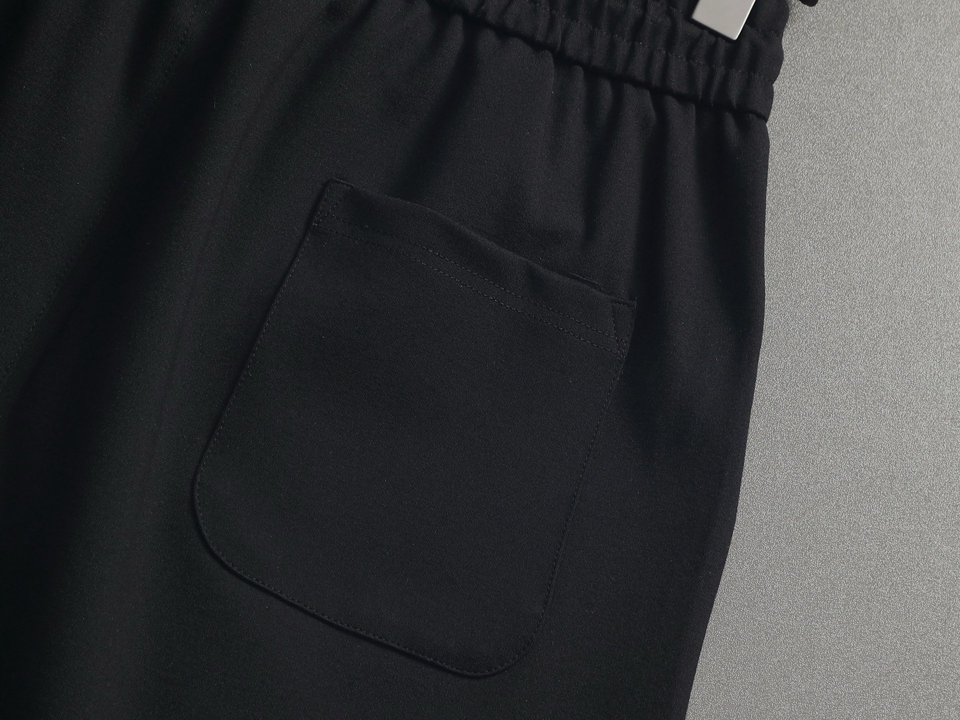 Fendi FENDI 芬迪 25ss 毛圈短裤 ～采用棉质毛圈面料精心制作 饰以同色调提花图案