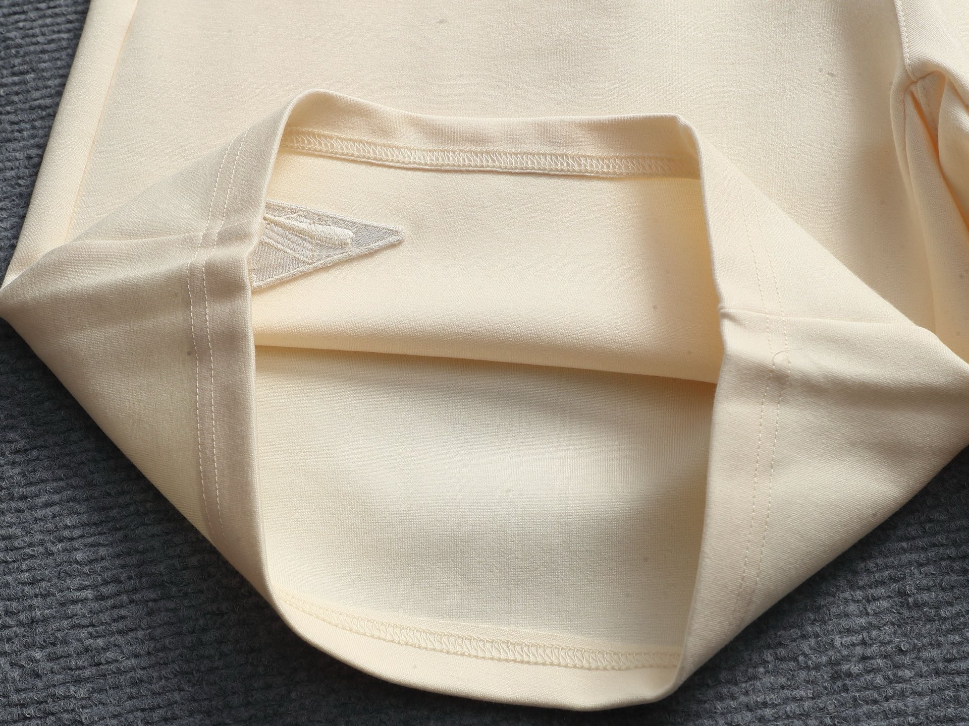 Fendi FENDI 芬迪 25ss 毛圈短裤 ～采用棉质毛圈面料精心制作 饰以同色调提花图案